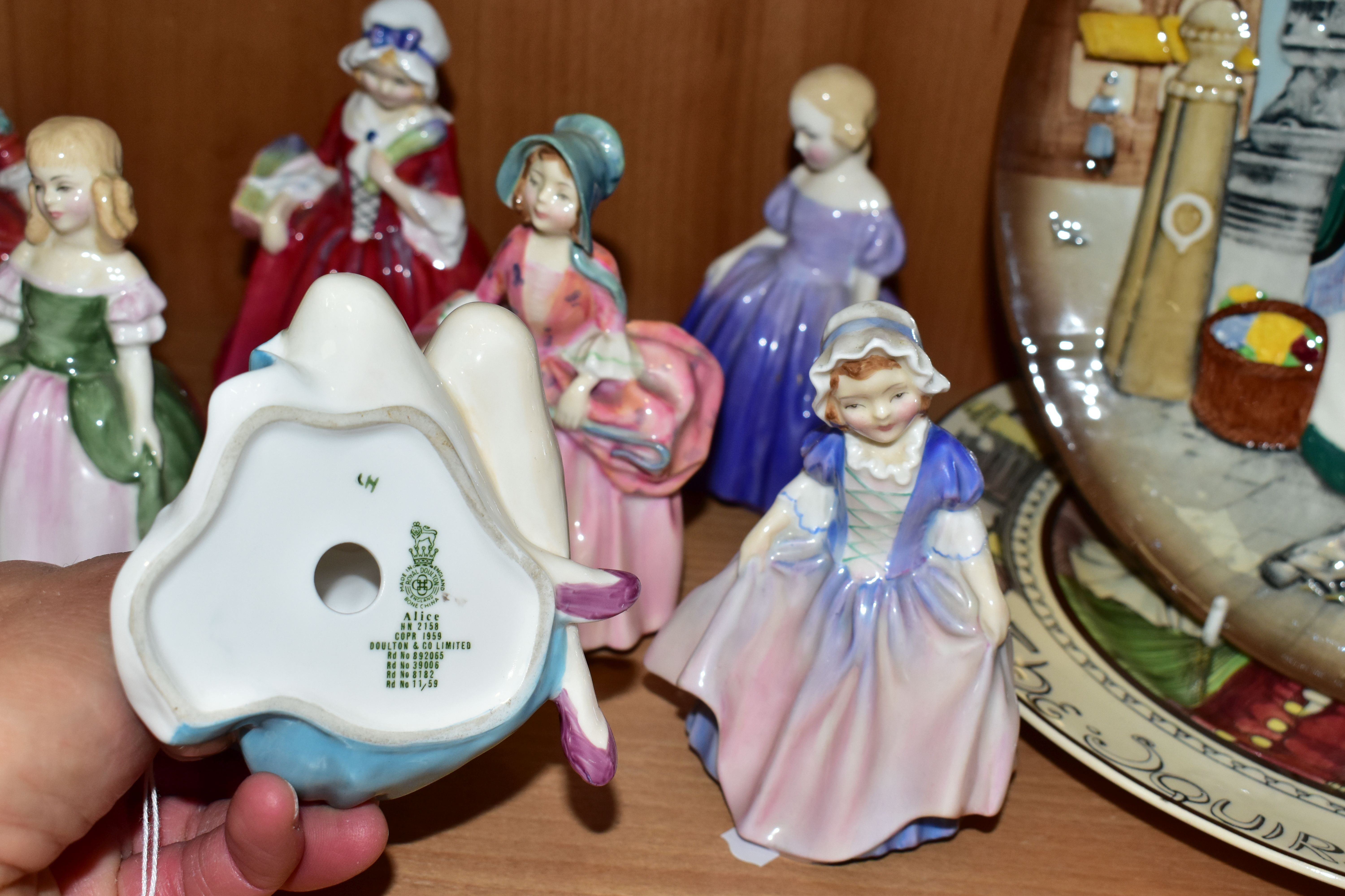 A GROUP OF ROYAL DOULTON FIGURINES AND PLATES, comprising Alice HN2158, The Rag Doll HN2142, Valerie - Image 6 of 7