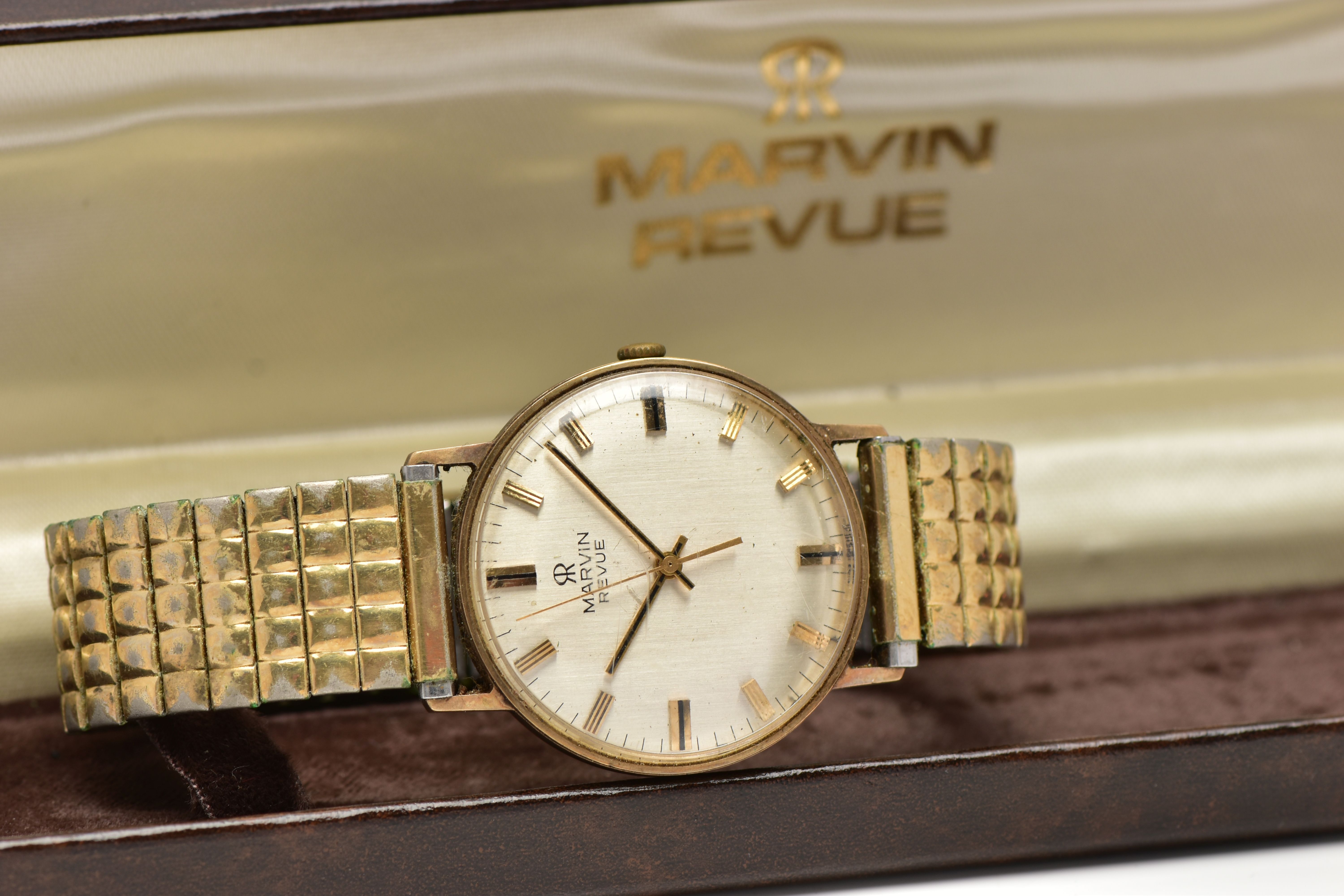 A 9CT GOLD 'MARVIN' WRISTWATCH, manual wind, round dial, signed 'Marvin Revue', baton markers, - Image 4 of 6