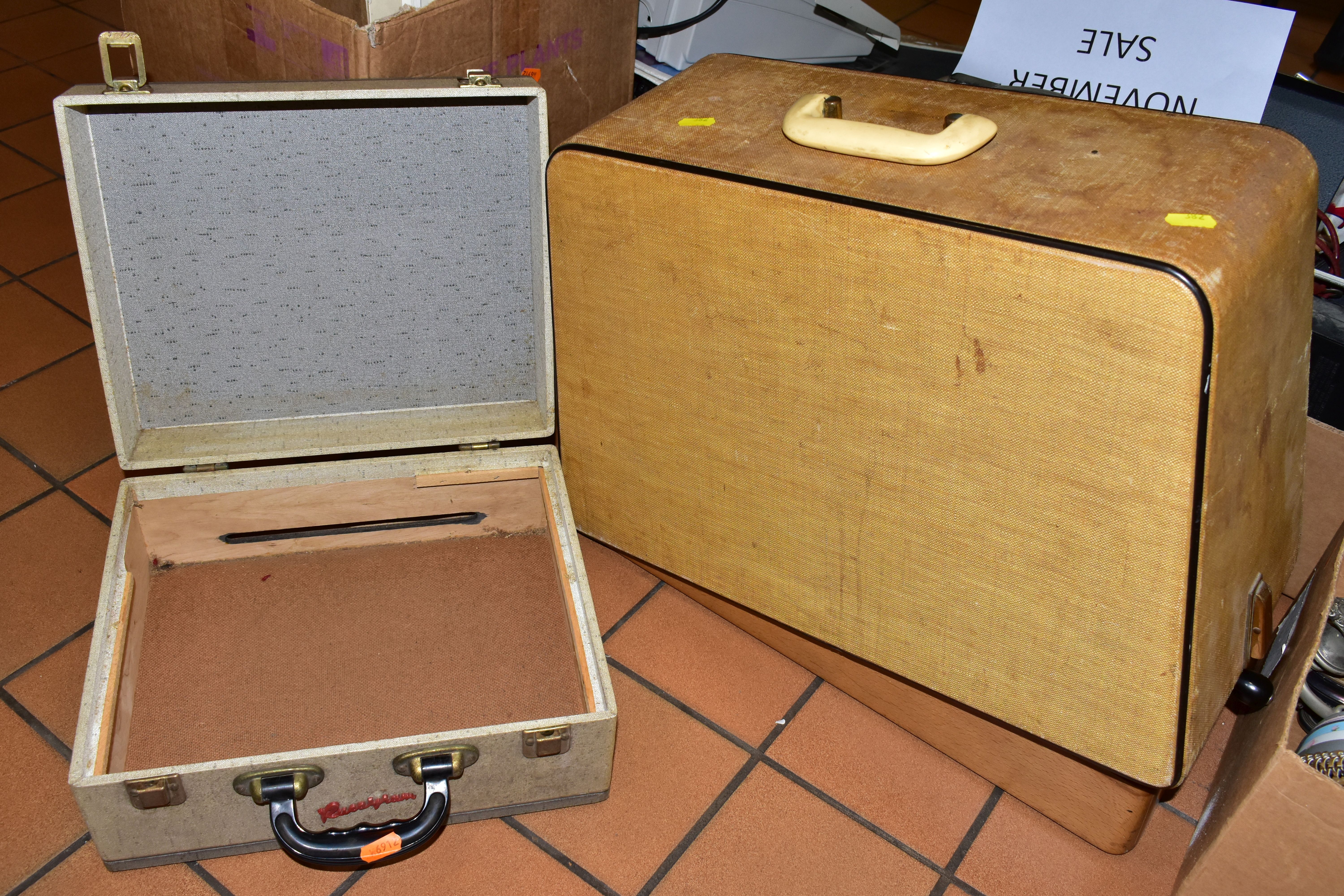 SIX BOXES OF VINTAGE ELECTRICAL ITEMS AND METALWARES, to include a boxed Smith Cordon DLX400 word - Image 11 of 11