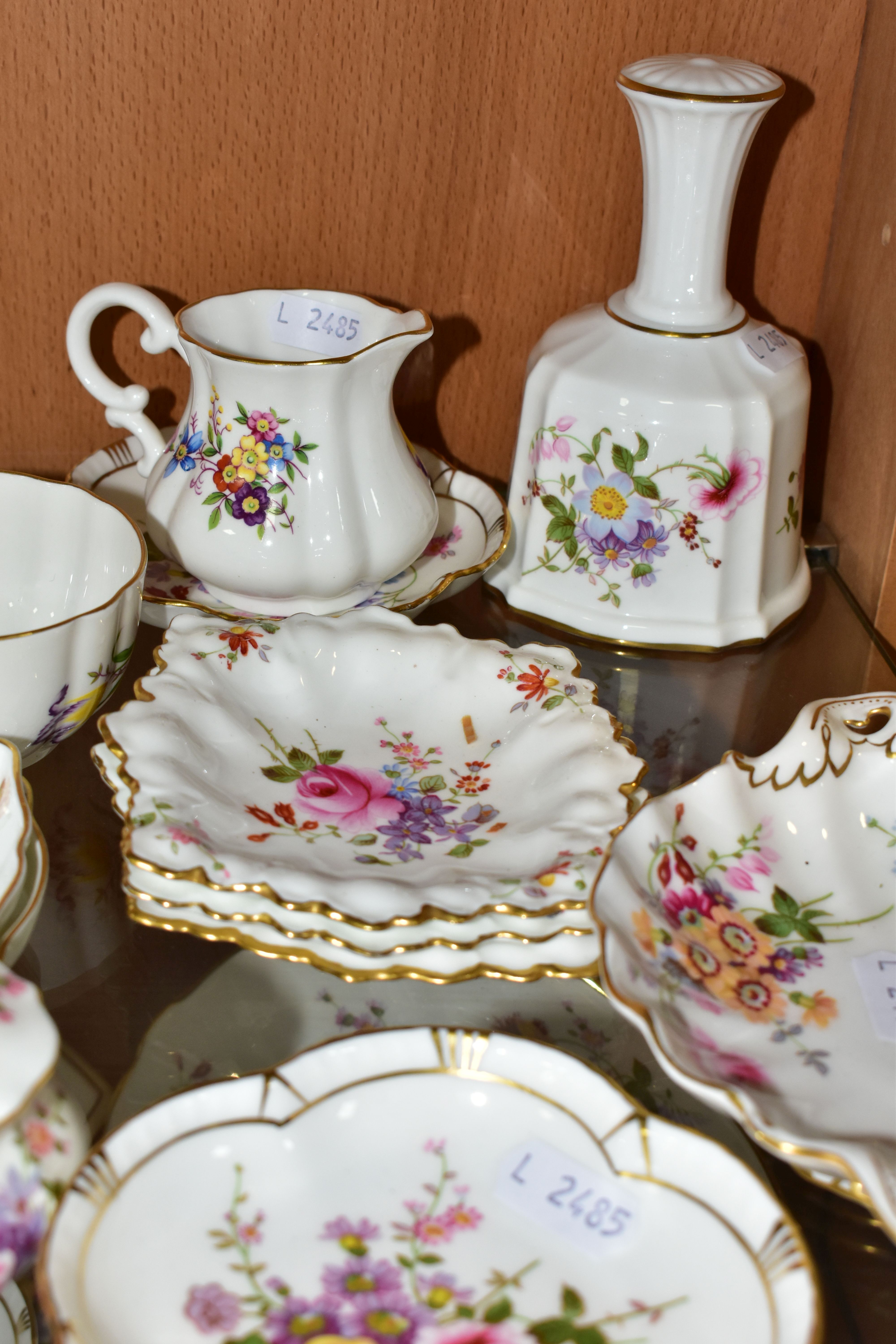 A QUANTITY OF ROYAL CROWN DERBY 'DERBY POSIES' PATTERN GIFT WARE, comprising jugs, preserve pots, - Image 8 of 18