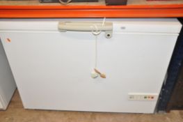 A BOSCH GTL2605 CHEST FREEZER measuring width 113cm x depth 68cm x height 85cm (PAT pass and working