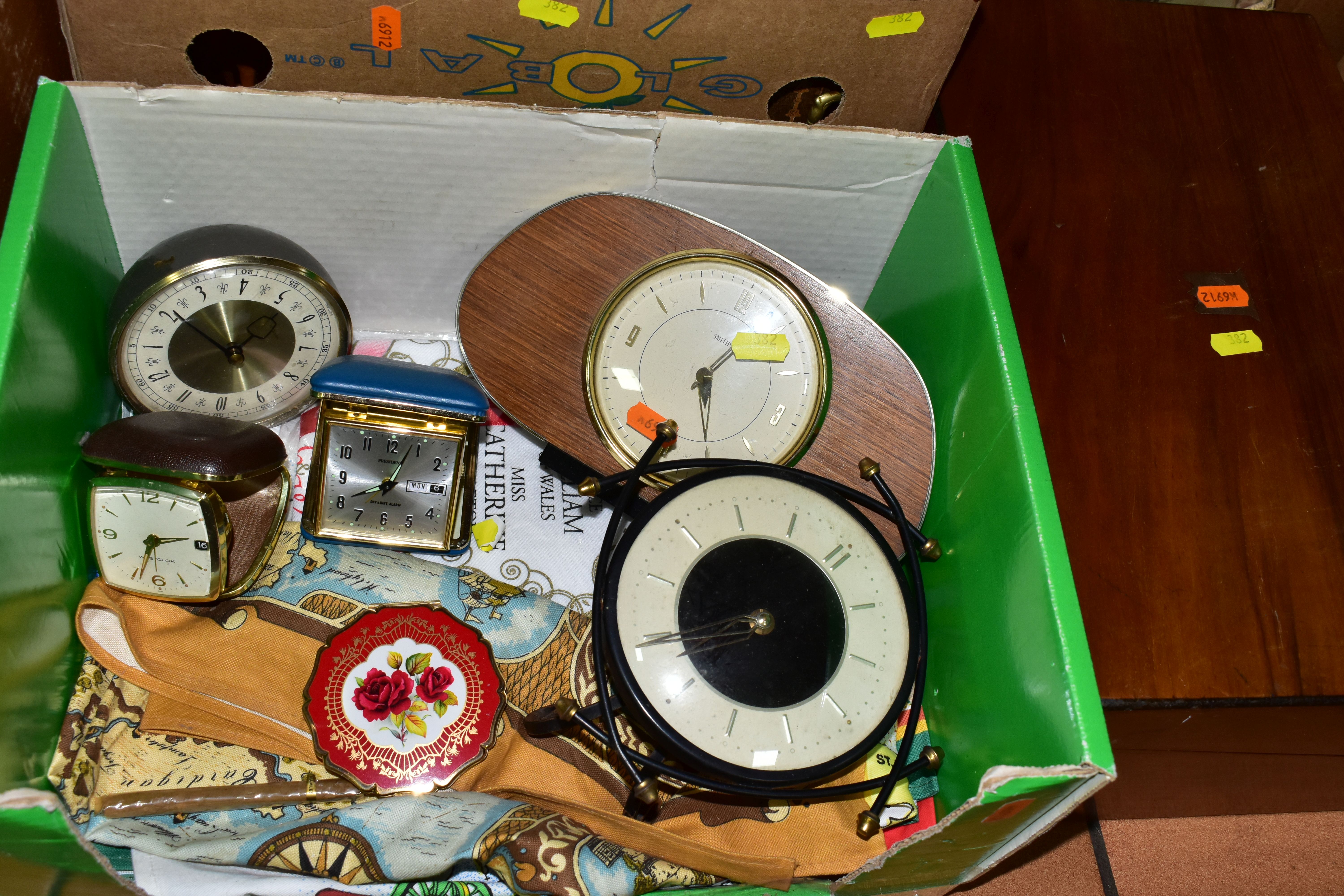 SIX BOXES OF VINTAGE ELECTRICAL ITEMS AND METALWARES, to include a boxed Smith Cordon DLX400 word - Image 5 of 11