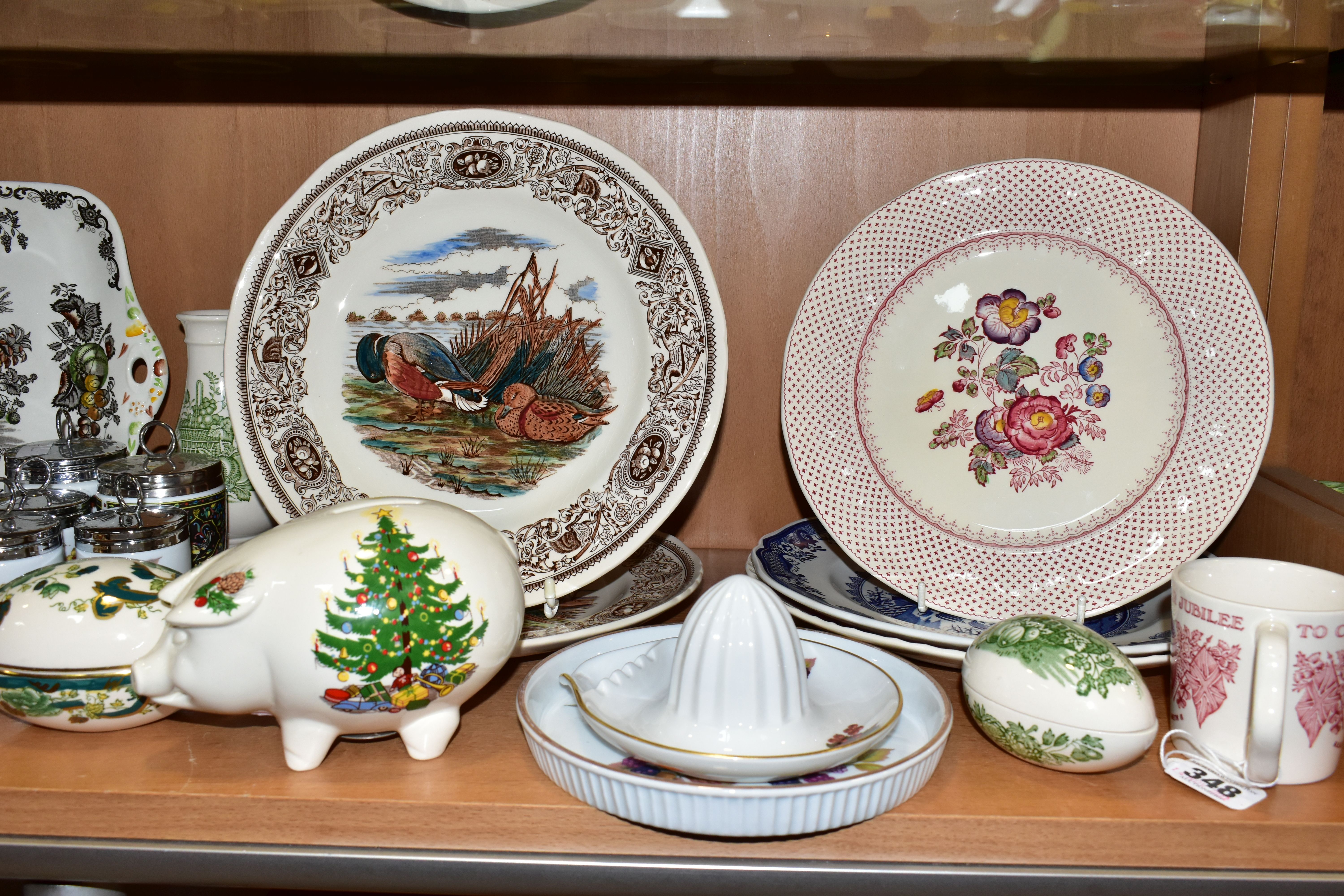 A GROUP OF MASON'S AND ROYAL WORCESTER CERAMICS, Mason's pieces comprising a piggy bank with - Image 4 of 7