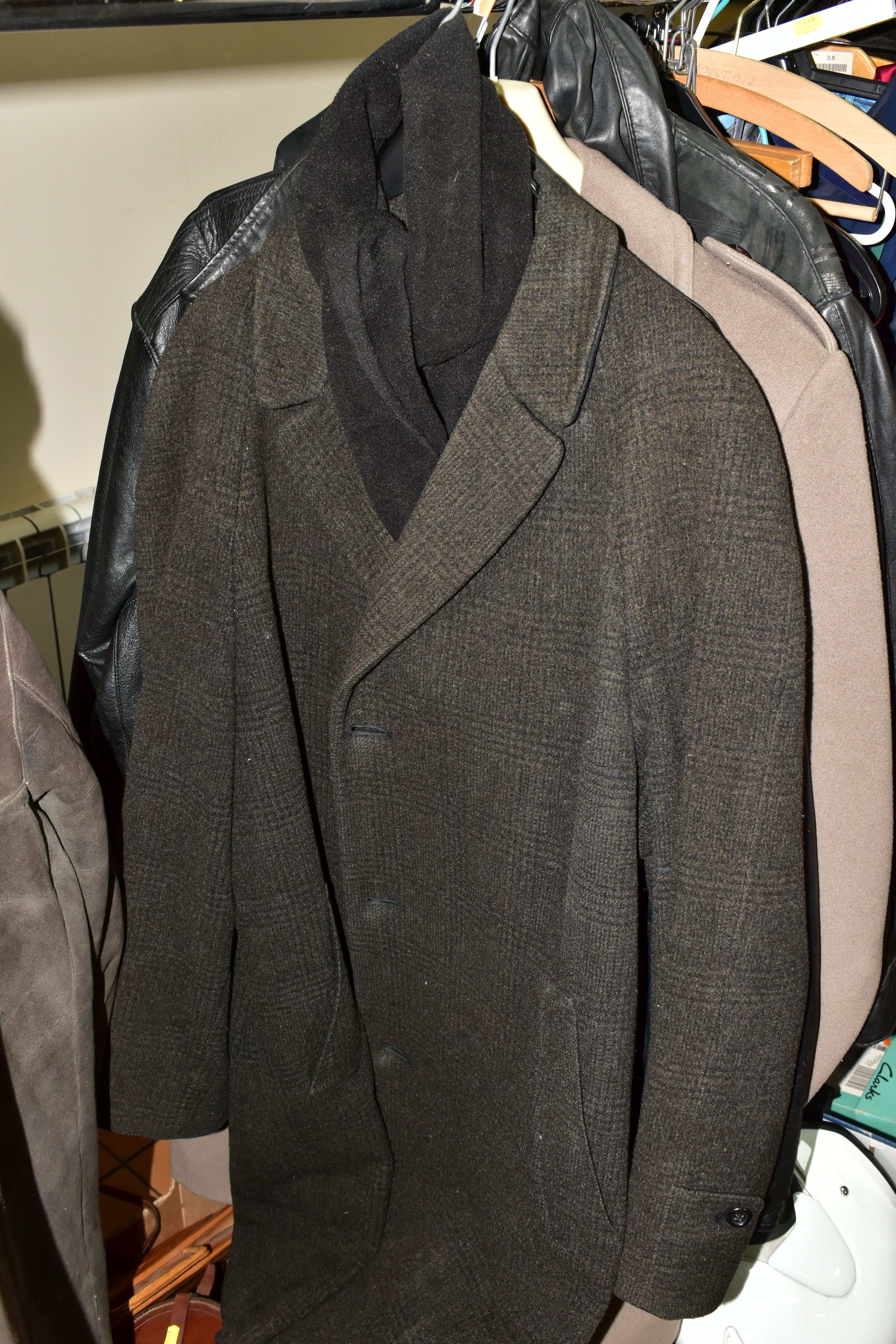SEVEN GENTLEMEN'S OVERCOATS AND JACKETS TOGETHER WITH TWO BOXES OF ACCESSORIES, to include a long - Image 3 of 10