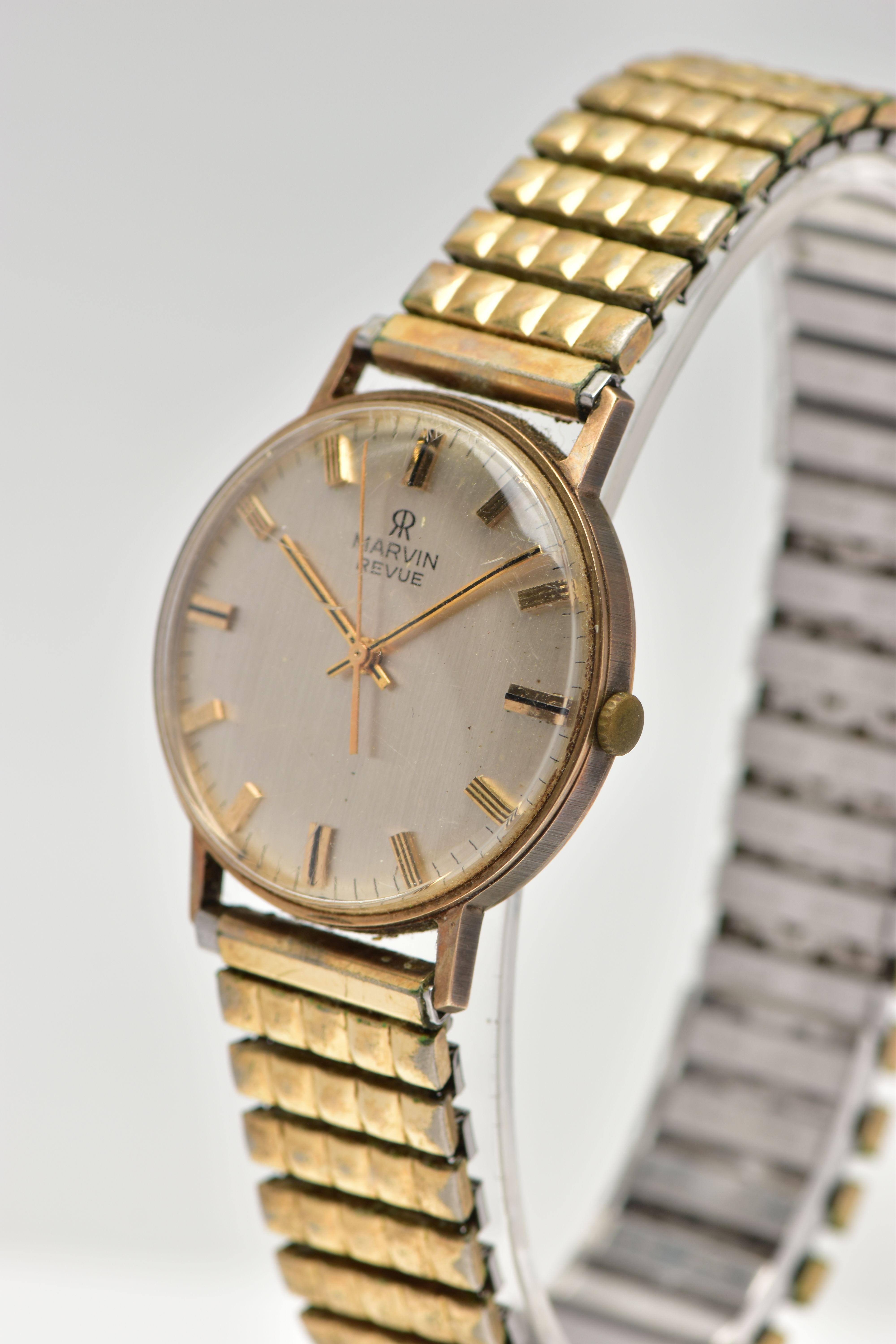 A 9CT GOLD 'MARVIN' WRISTWATCH, manual wind, round dial, signed 'Marvin Revue', baton markers, - Image 3 of 6