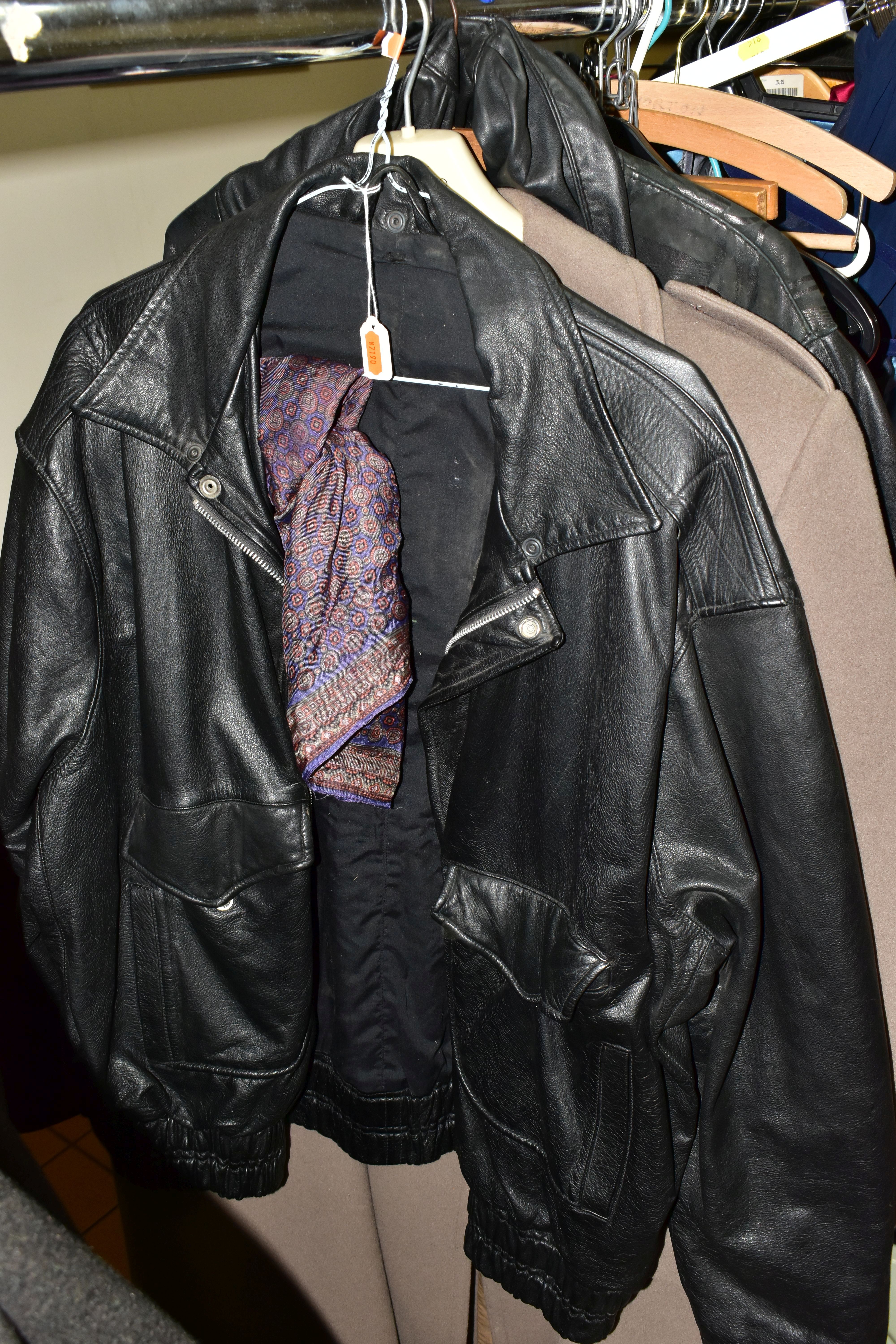 SEVEN GENTLEMEN'S OVERCOATS AND JACKETS TOGETHER WITH TWO BOXES OF ACCESSORIES, to include a long - Image 4 of 10