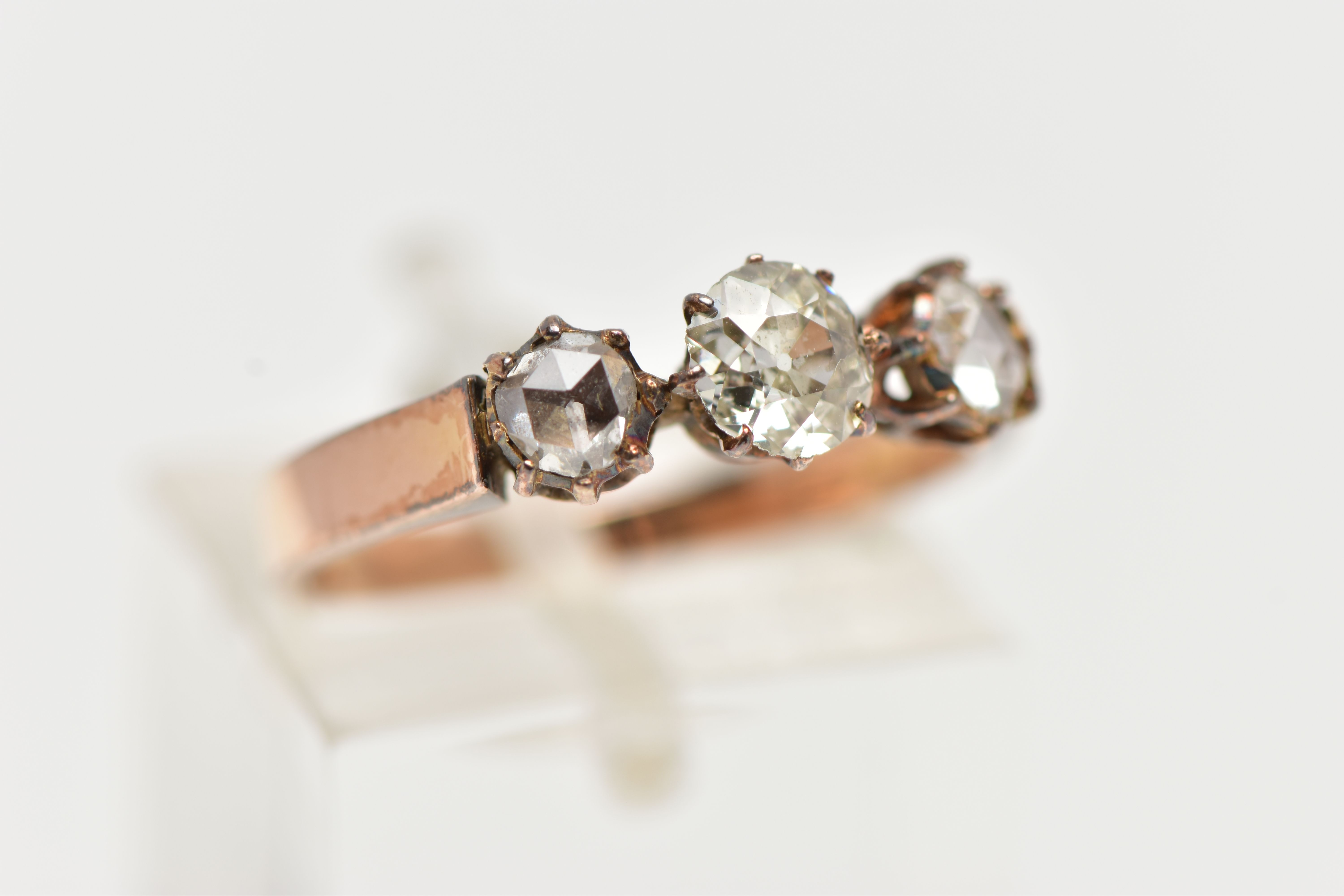 A YELLOW METAL DIAMOND RING, centering on an old cut diamond, and two rose cut diamonds, prong set - Image 4 of 4