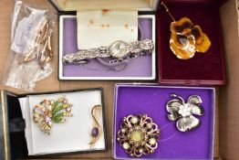 A 'ROTARY' WRISTWATCH AND COSTUME JEWELLERY, to include a lady's 'Rotary' cocktail wristwatch,