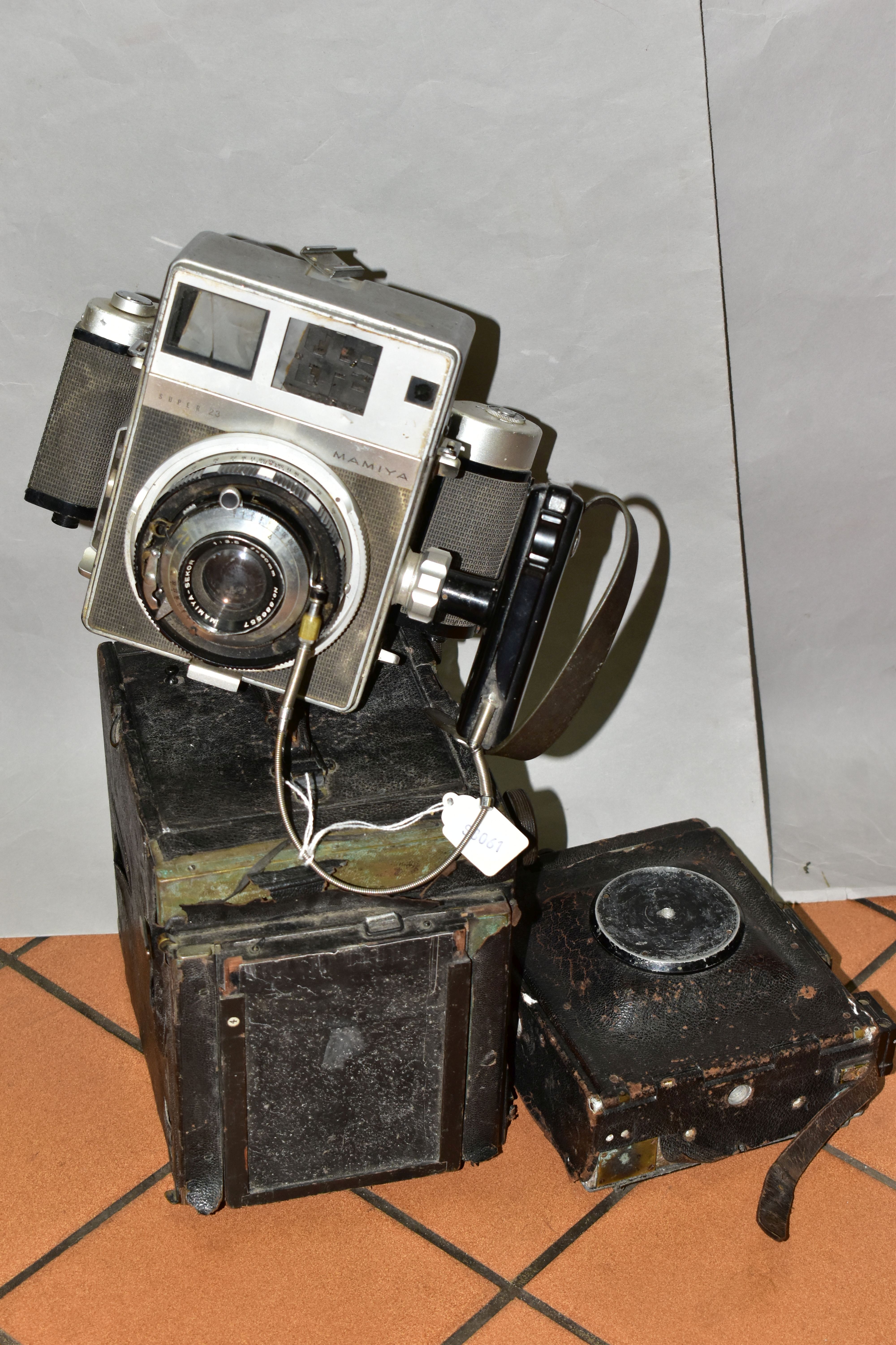 AN ADAMS AND CO MINEX REFLEX DELUXE FILM CAMERA ideal for restoration( no lens or lens carrier), a