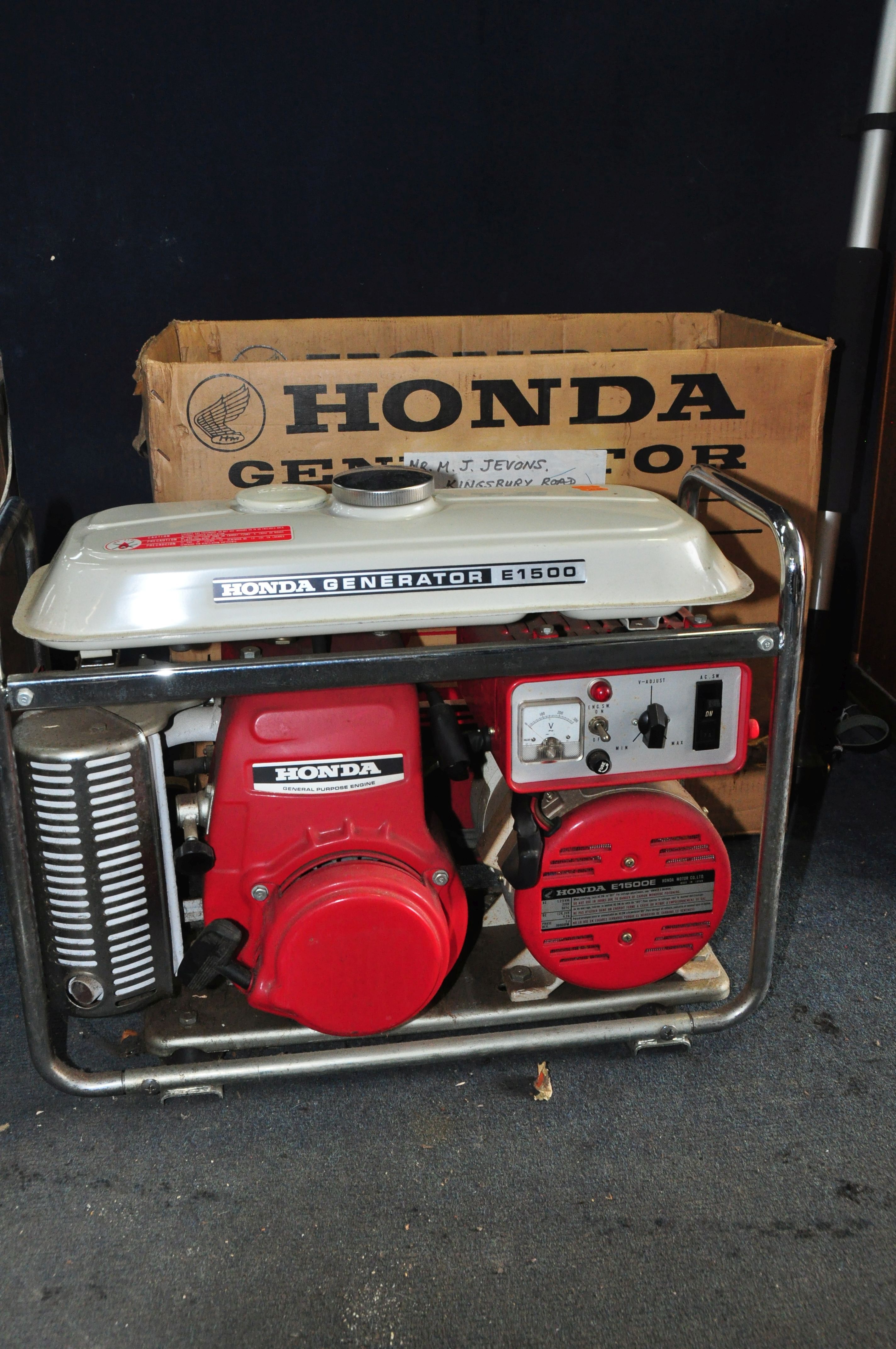 A HONDA E1500 GENORATOR in original box with original instruction manual (UNTESTED but engine - Image 2 of 2