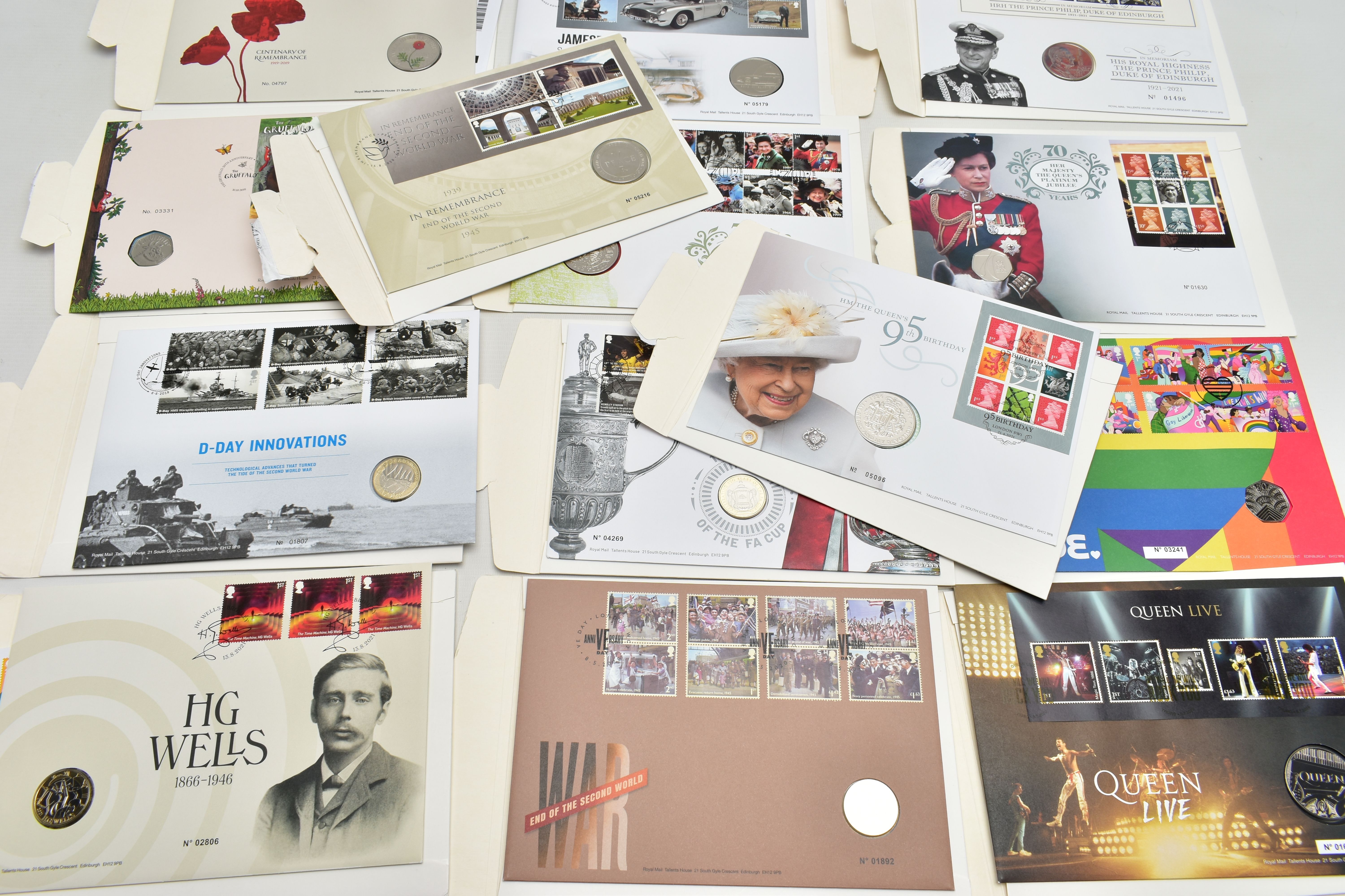 A QUANTITY OF ROYAL MAIL/ROYAL MINT PHILATELIC NUMISMATIC COVERS, to include 17 X CARDED ENVELOPES - Image 2 of 5