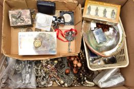 A BOX OF ASSORTED COSTUME JEWELLERY AND ITEMS, to include a small basket tray of collectable