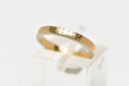 A 22CT GOLD AND PLATINUM BAND RING, worn engraved floral pattern, hallmarked 22ct London and Plat,