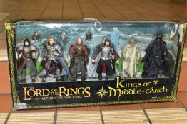 A BOXED TOY BIZ THE LORD OF THE RINGS THE RETURN OF THE KING KINGS OF MIDDLE-EARTH FIGURE SET, No.