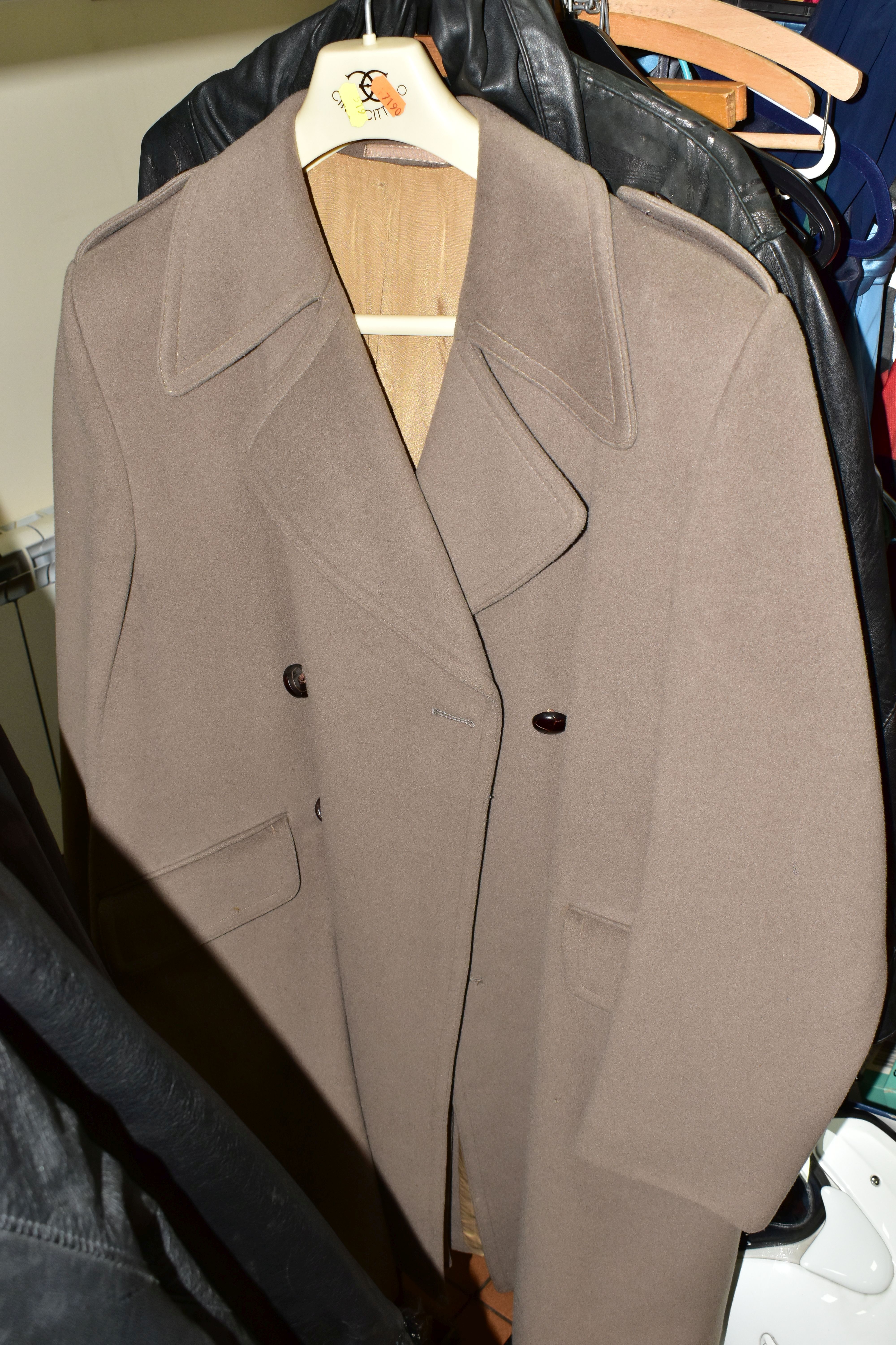 SEVEN GENTLEMEN'S OVERCOATS AND JACKETS TOGETHER WITH TWO BOXES OF ACCESSORIES, to include a long - Image 5 of 10