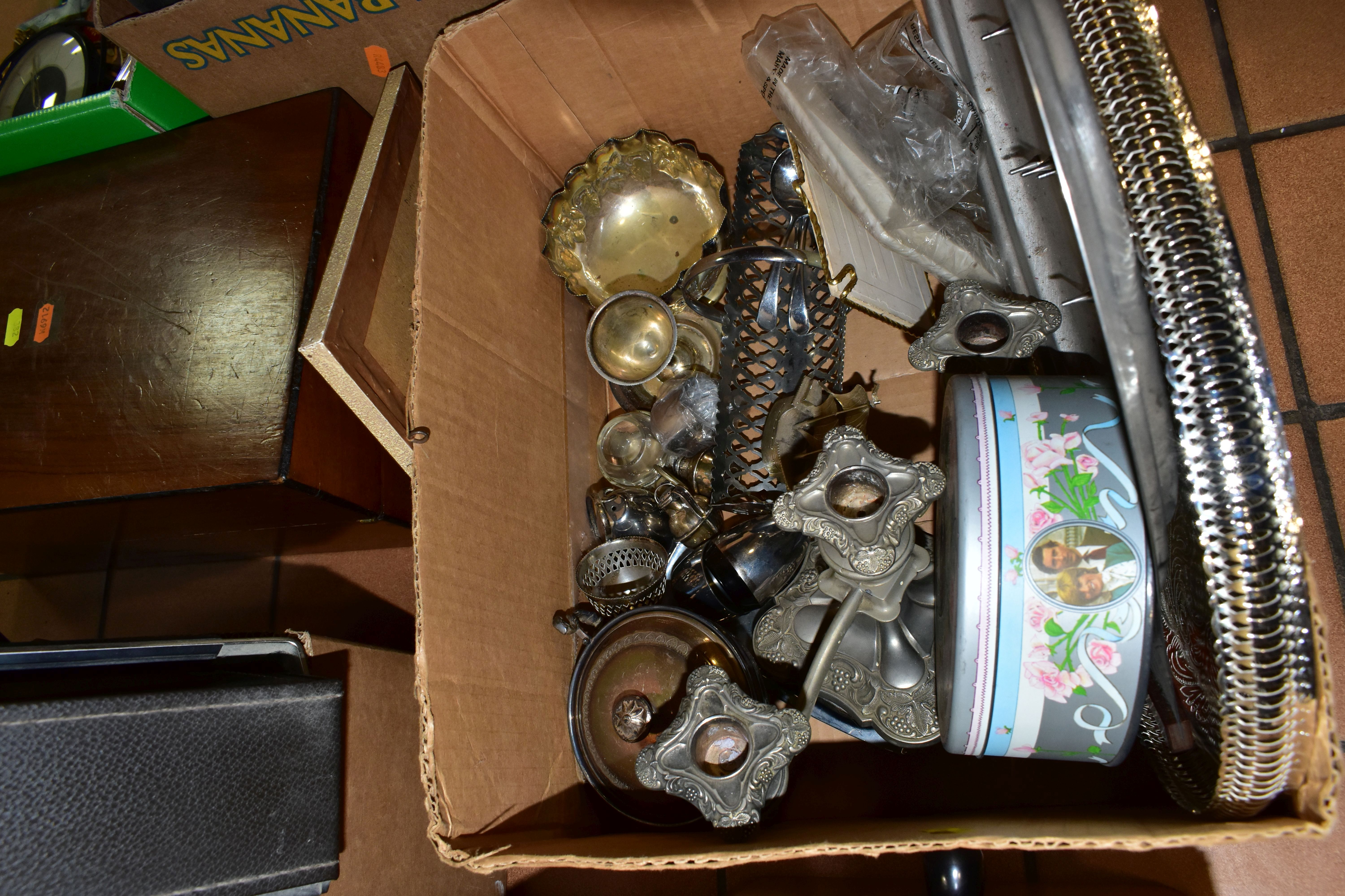 SIX BOXES OF VINTAGE ELECTRICAL ITEMS AND METALWARES, to include a boxed Smith Cordon DLX400 word - Image 9 of 11