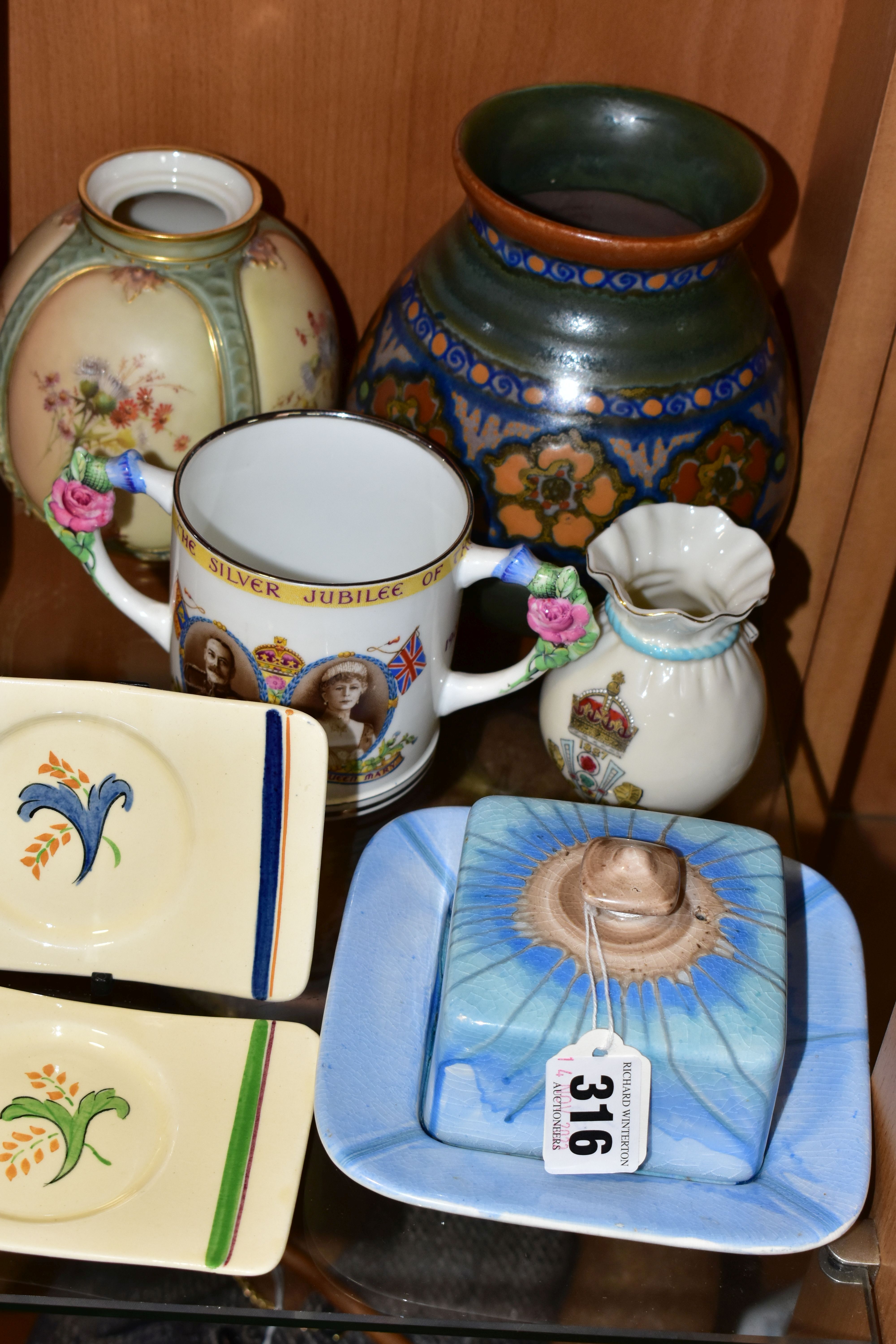 A GROUP OF ASSORTED CERAMICS, comprising an Art Deco inspired Shelley lidded butter dish (crazed, - Image 2 of 8