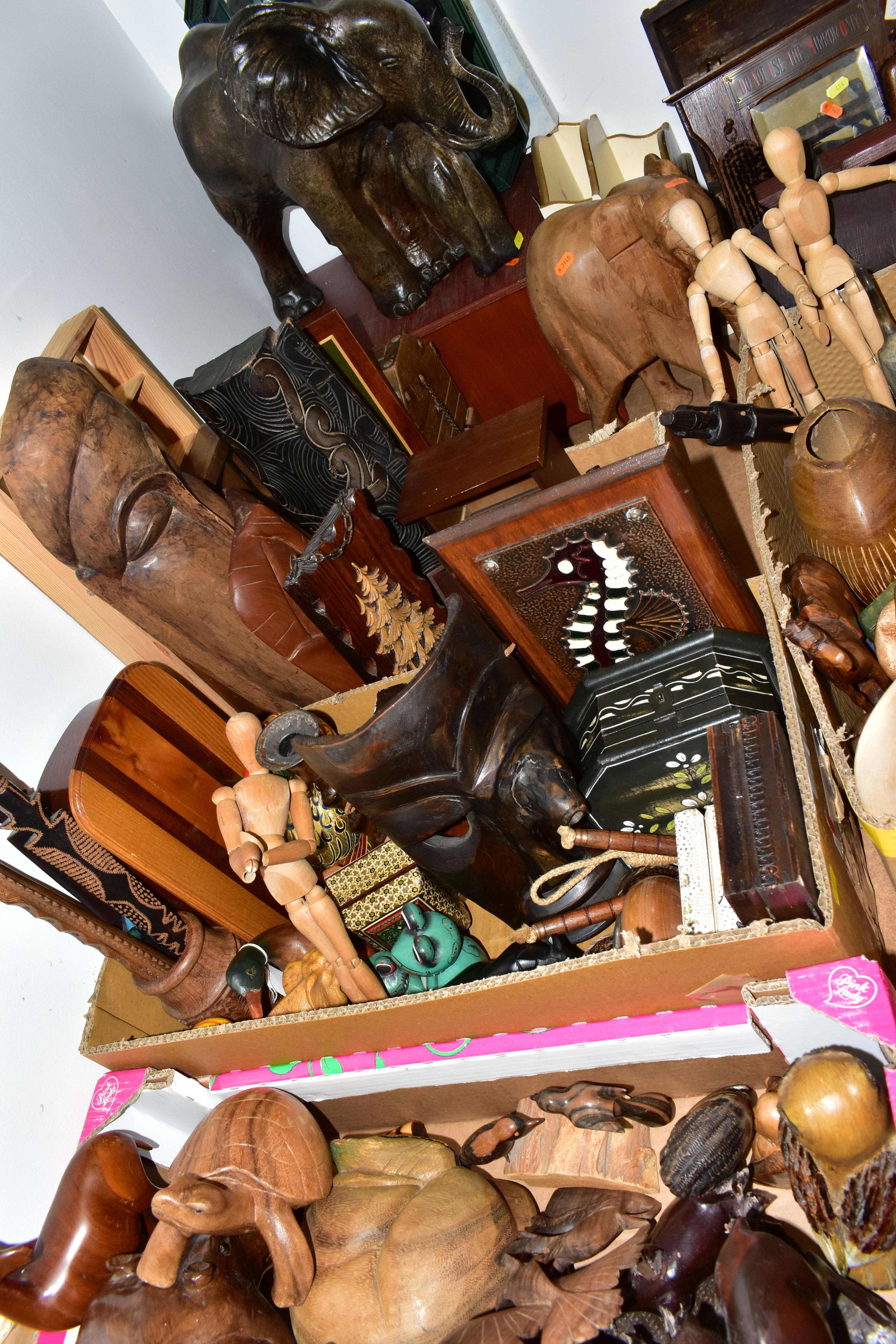 EIGHT BOXES AND LOOSE TREEN, to include carved animals and birds, some painted, decorative masks and - Image 11 of 11