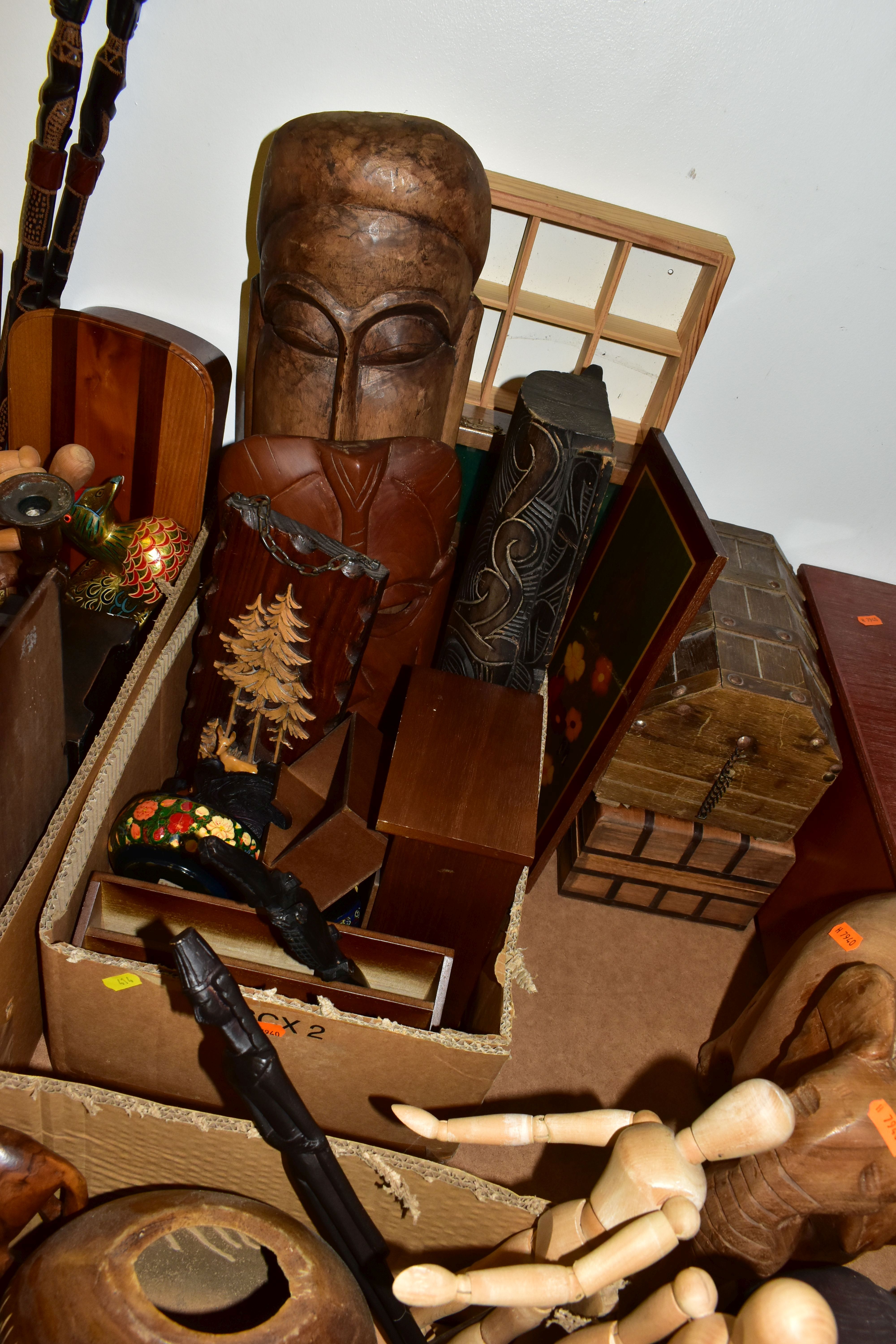 EIGHT BOXES AND LOOSE TREEN, to include carved animals and birds, some painted, decorative masks and - Image 4 of 11