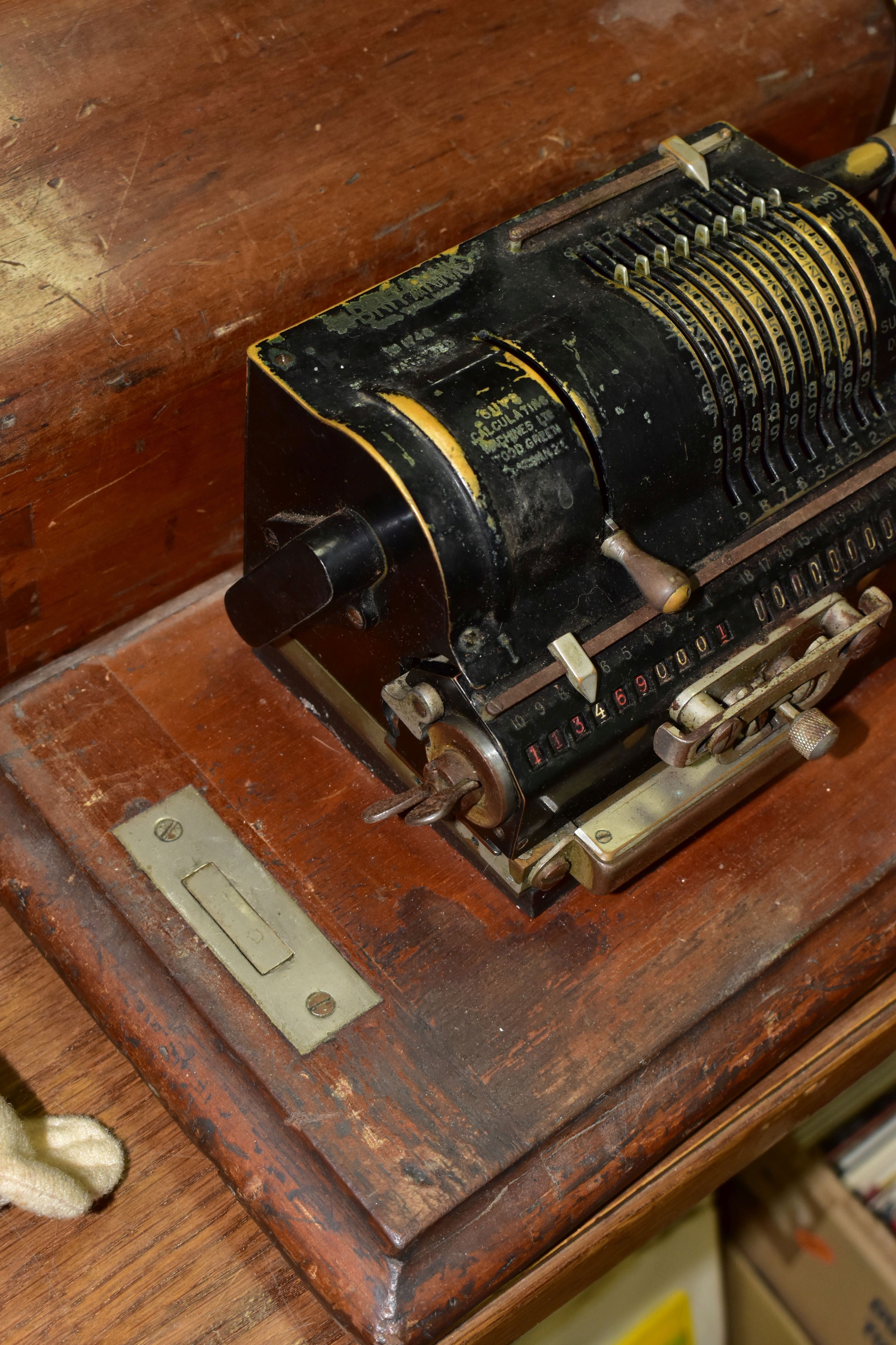 A GUYS BRITANNIC CALCULATING MACHINE, with wooden cover - Image 3 of 5