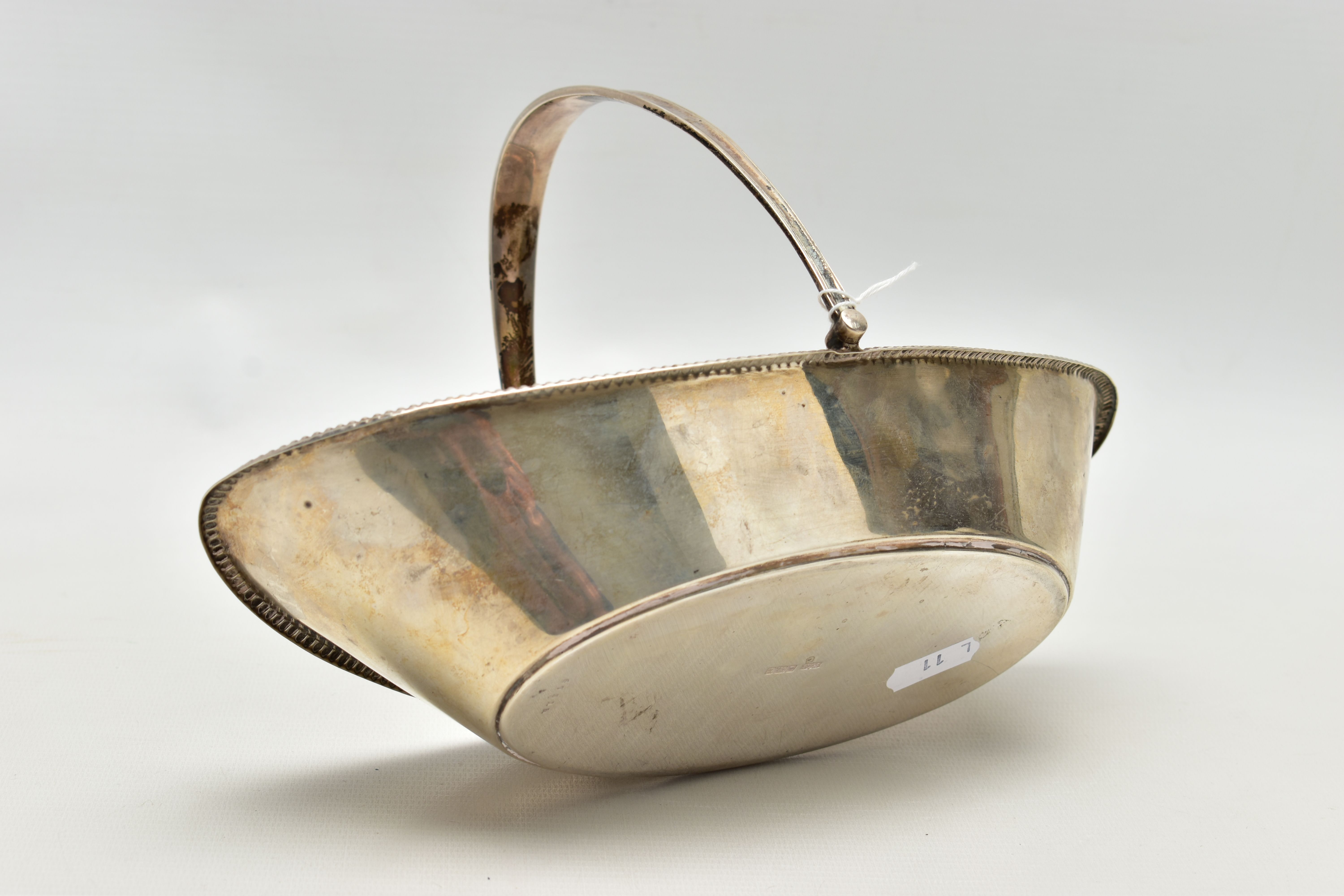 A SILVER BASKET, a boat shaped dish, engraved with floral detail, fitted with a tapered handle, - Image 4 of 8