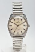 A GENTS 'OMEGA AUTOMATIC' WRISTWATCH, round silver dial signed 'Omega automatic', baton markers,