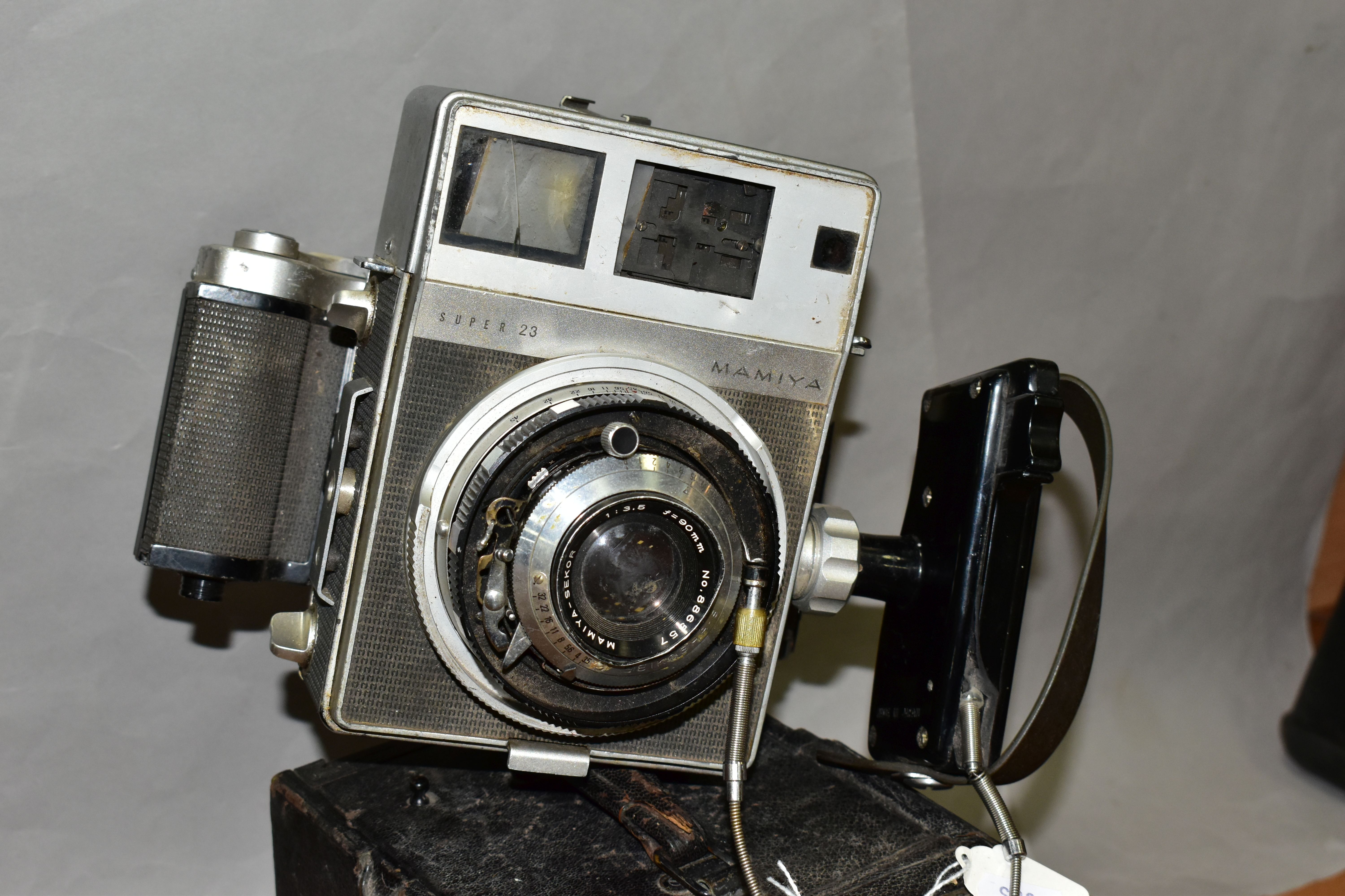 AN ADAMS AND CO MINEX REFLEX DELUXE FILM CAMERA ideal for restoration( no lens or lens carrier), a - Image 2 of 7