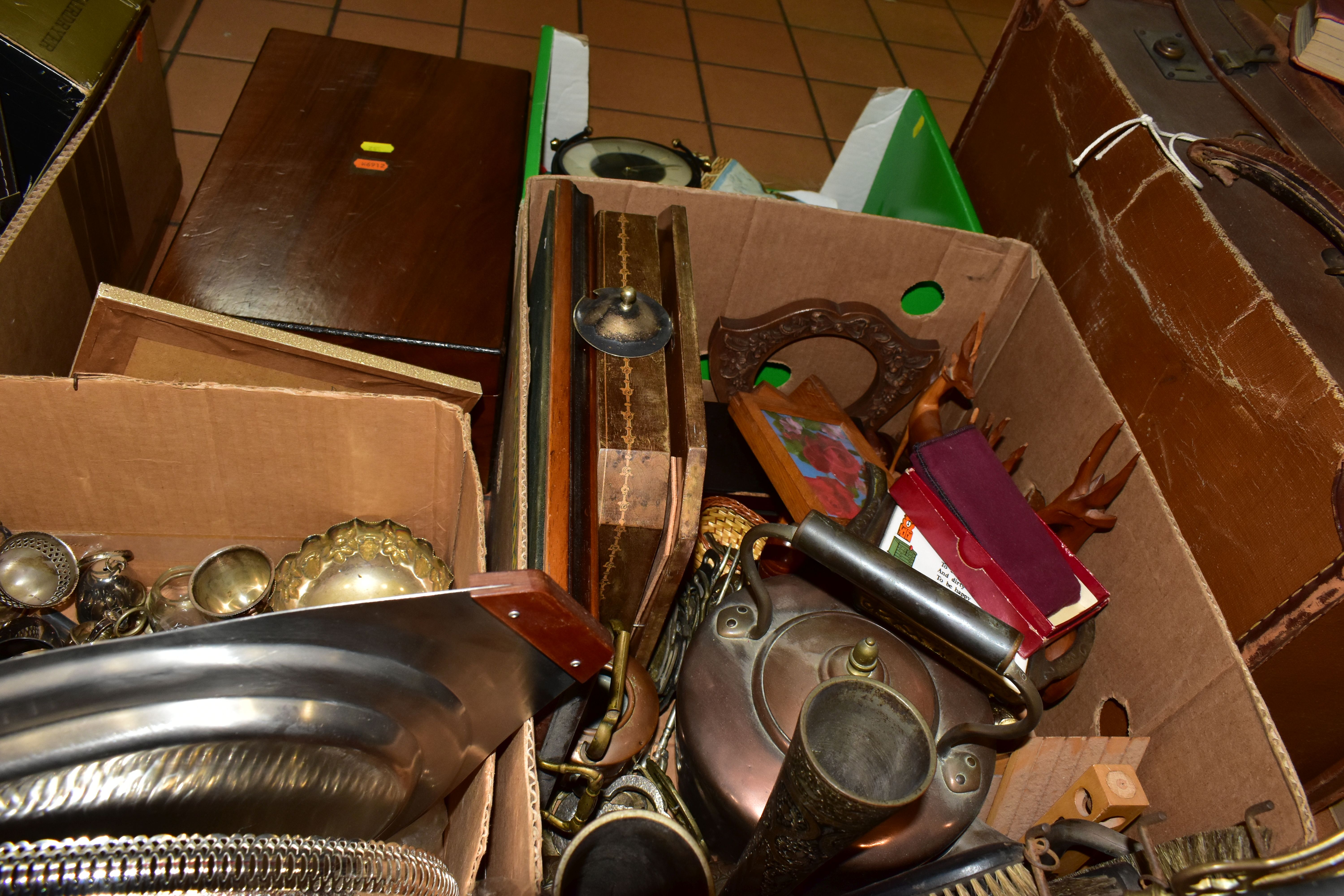 SIX BOXES OF VINTAGE ELECTRICAL ITEMS AND METALWARES, to include a boxed Smith Cordon DLX400 word - Image 8 of 11
