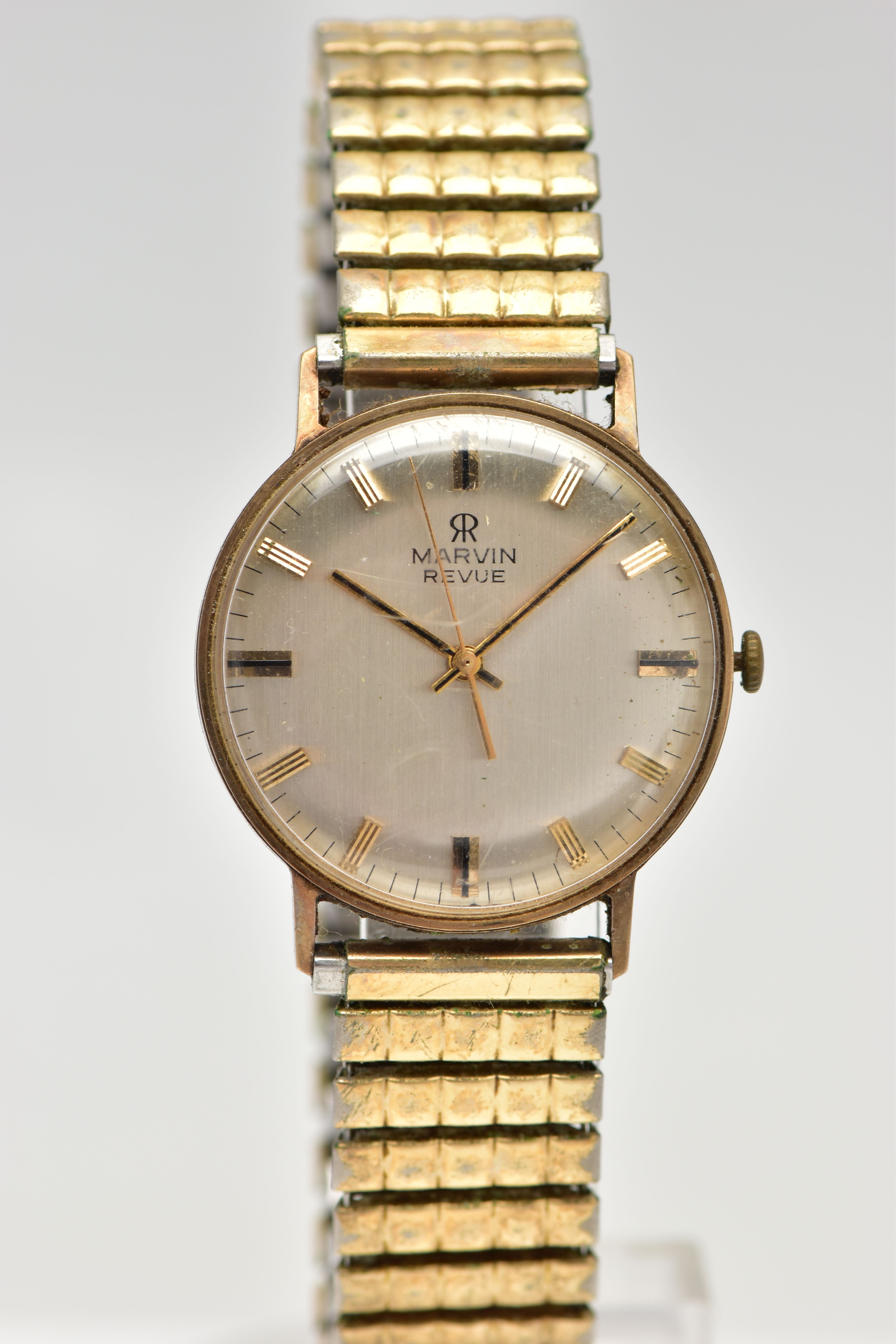 A 9CT GOLD 'MARVIN' WRISTWATCH, manual wind, round dial, signed 'Marvin Revue', baton markers,