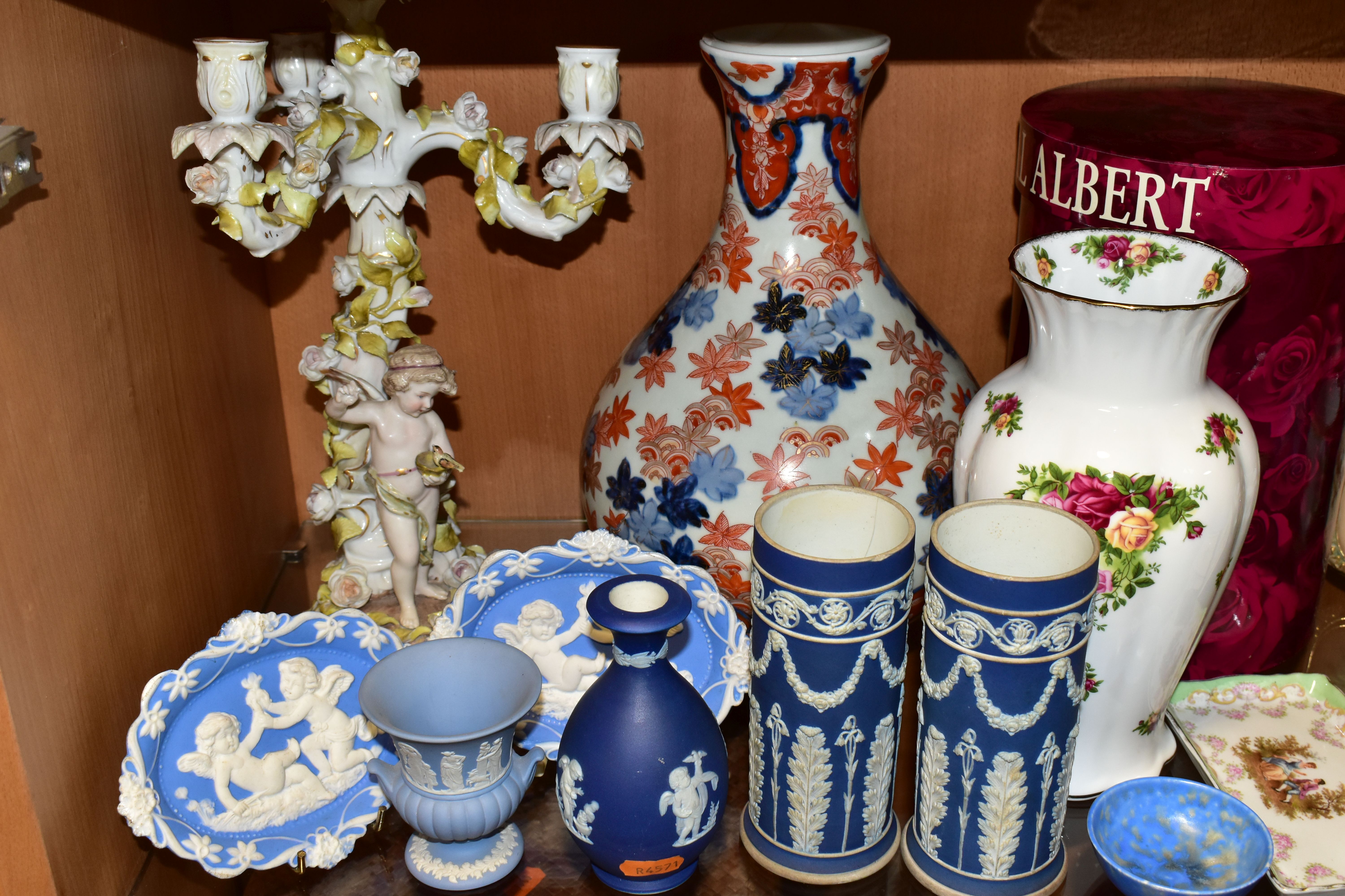 A GROUP OF ASSORTED CERAMICS, comprising an Art Deco inspired Shelley lidded butter dish (crazed, - Image 4 of 8