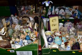 THREE BOXES OF ORNAMENTS AND LILLIPUT LANE COTTAGES, to include Lilliput Lane 'Yuletide Visitors'