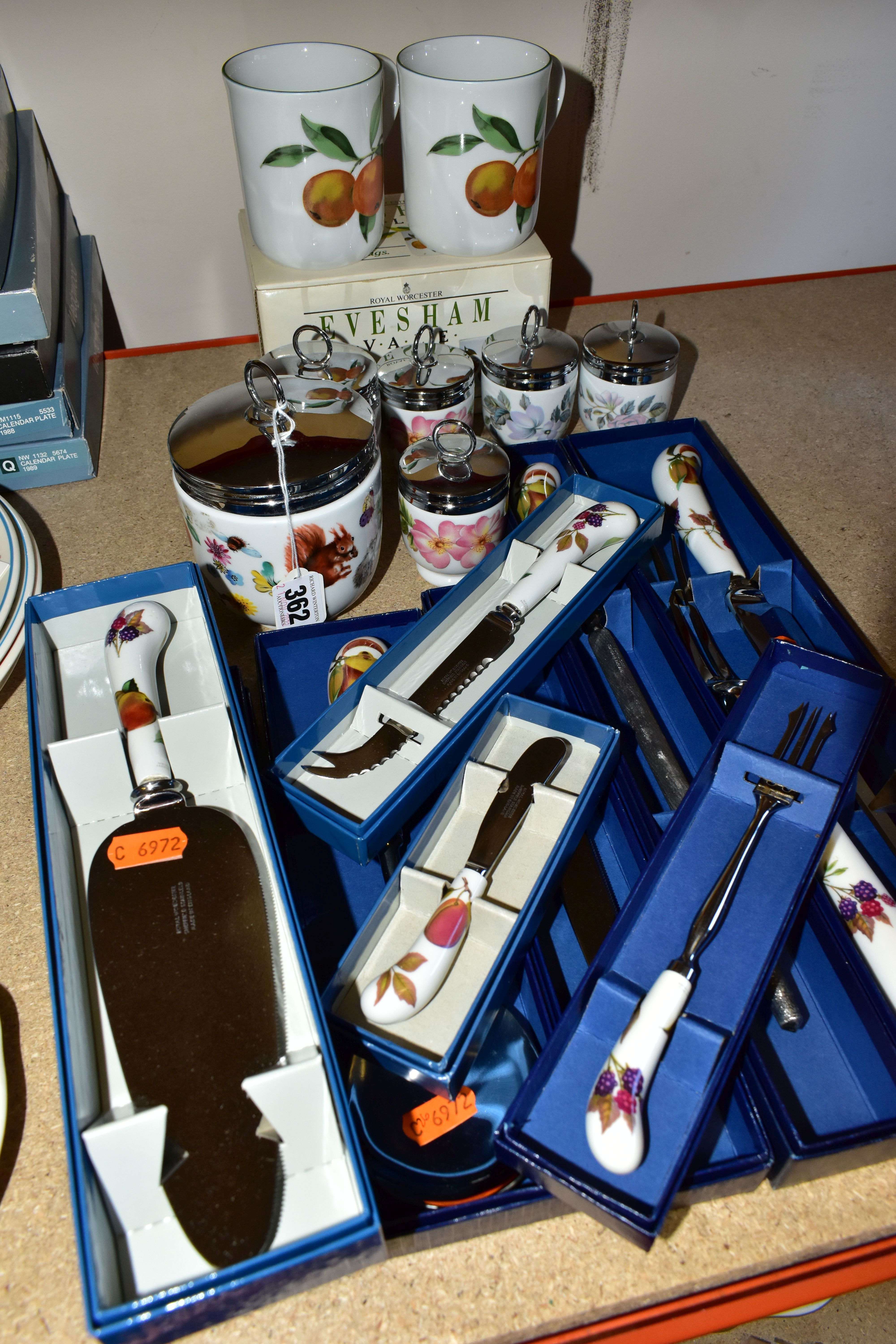 A COLLECTION OF ROYAL WORCESTER EGG CODDLERS AND BOXED FLATWARE, comprising boxed Royal Worcester '