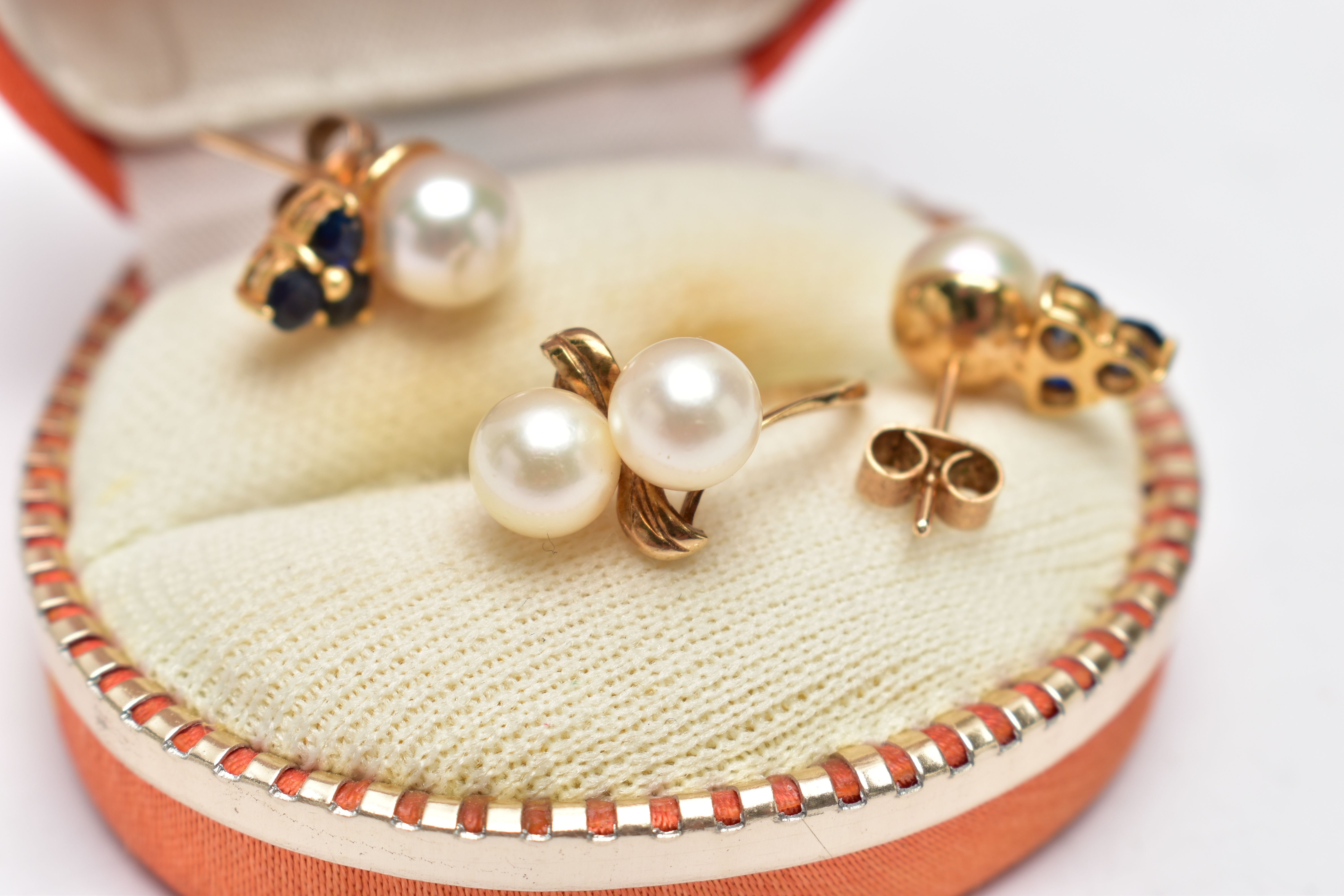 A 9CT GOLD PEARL RING AND PEARL EARRINGS, two cultured pearls set upon a thin yellow gold band, - Image 2 of 3