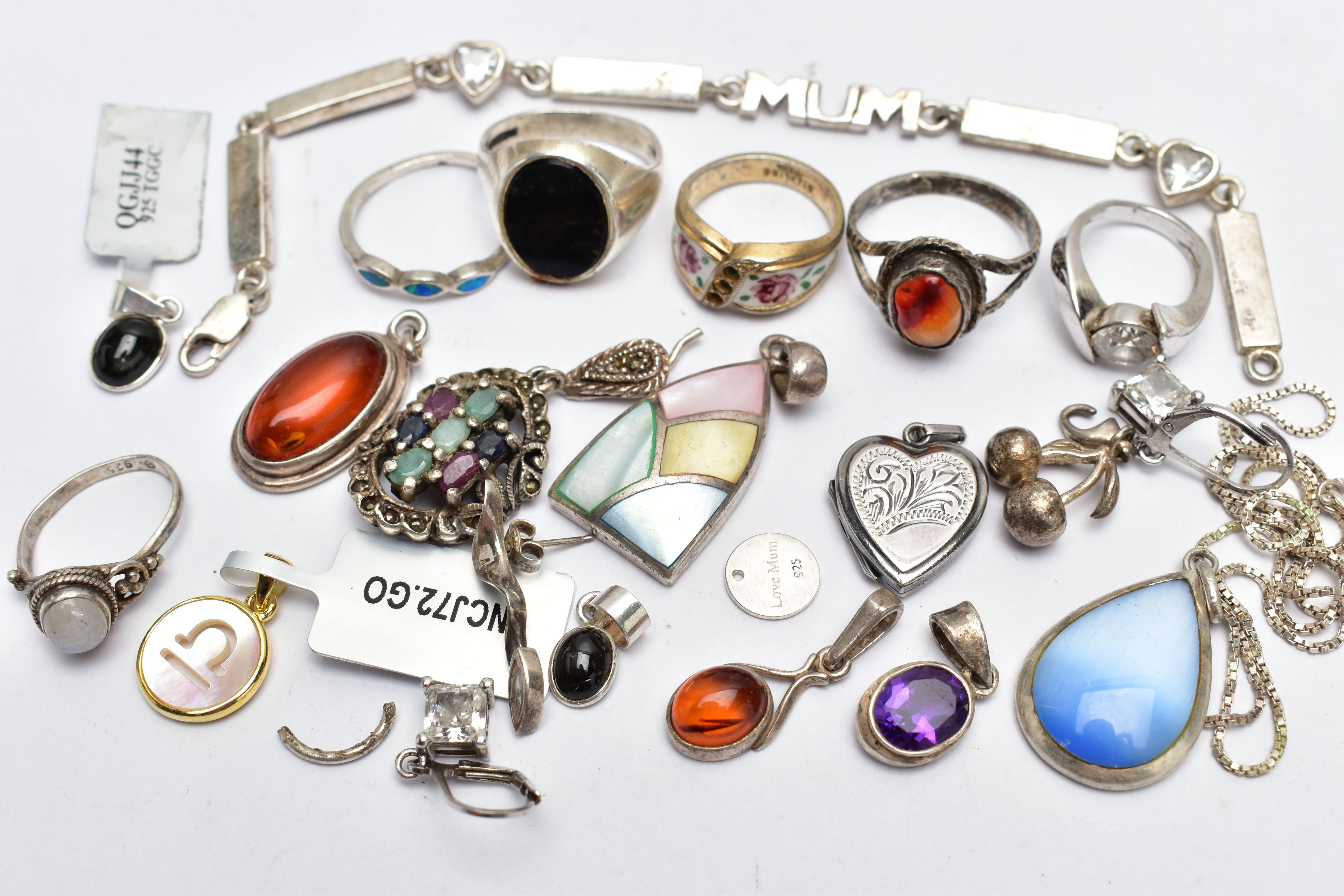 A BAG OF ASSORTED WHITE METAL JEWELLERY, to include six rings, an oval pendant stamped 925, - Image 3 of 3