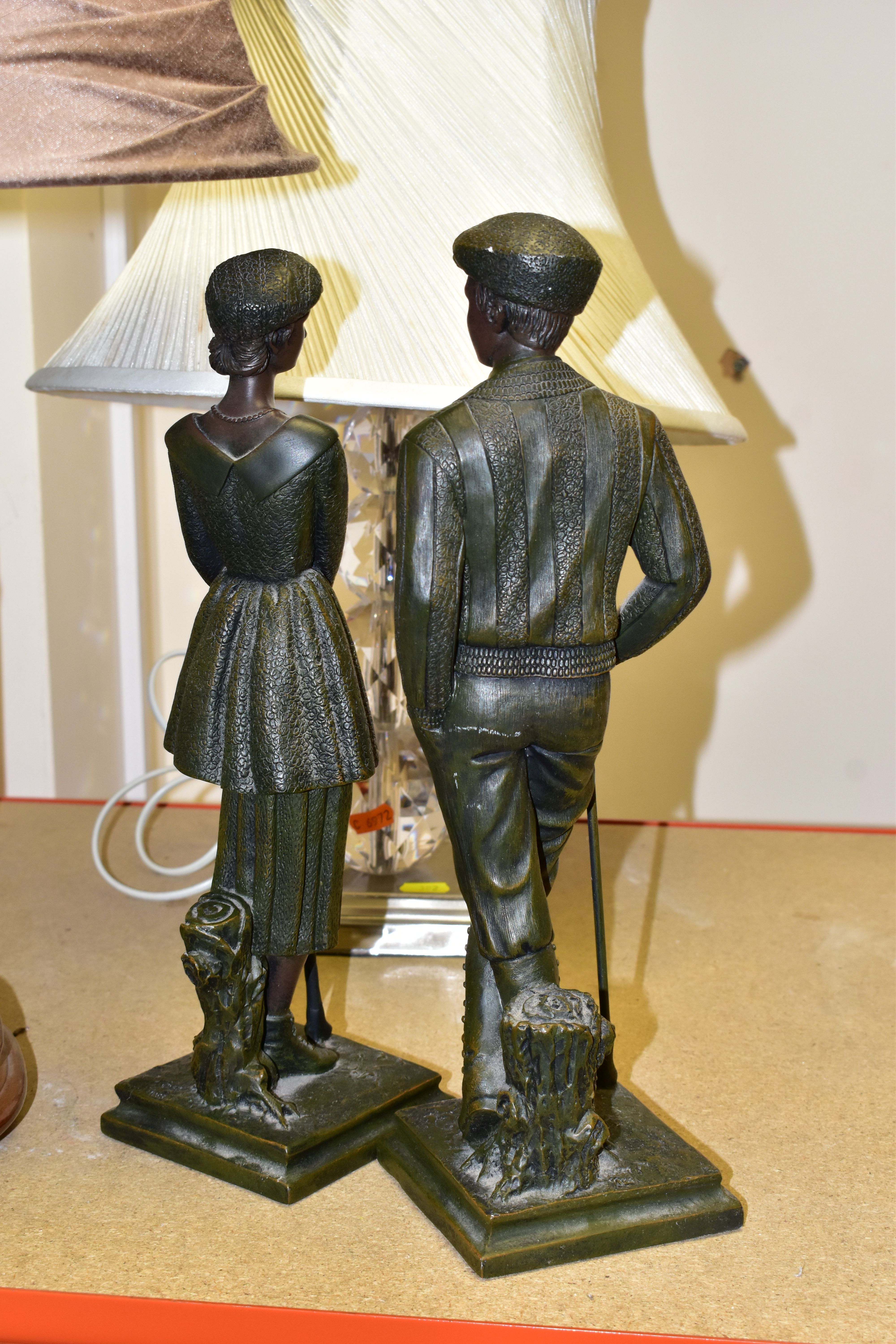 TWO TABLE LAMPS AND A PAIR OF BRONZED SCULPTURES, comprising a figural table lamp, height 45cm to - Bild 7 aus 7