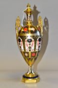 A ROYAL CROWN DERBY IMARI 1128 SOLID GOLD BAND TWIN HANDLED VASE AND FIXED COVER, short pedestal and