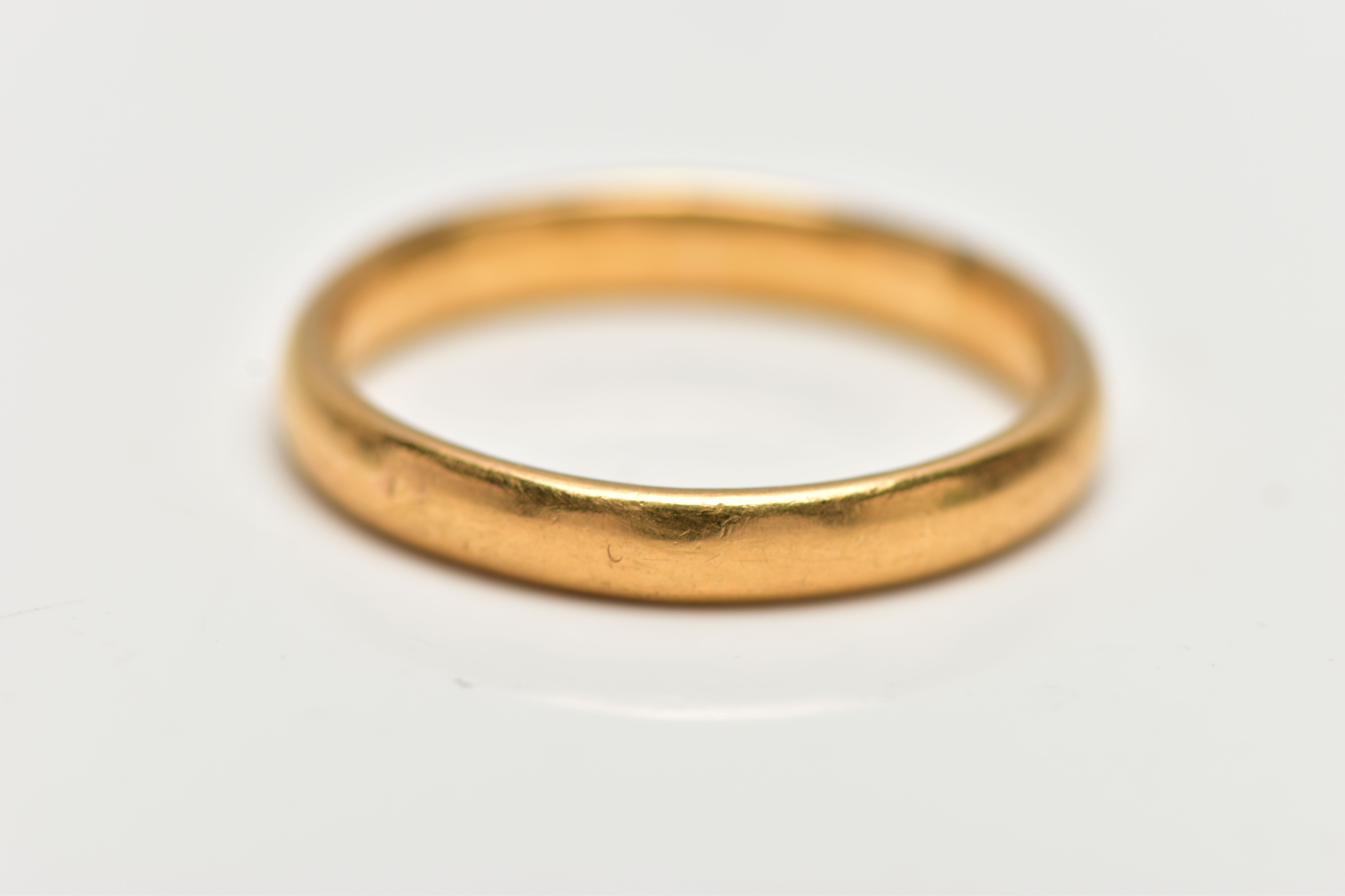 A 22CT YELLOW GOLD BAND RING, polished band, approximate band width 3.2mm, hallmarked 22ct London - Image 2 of 2