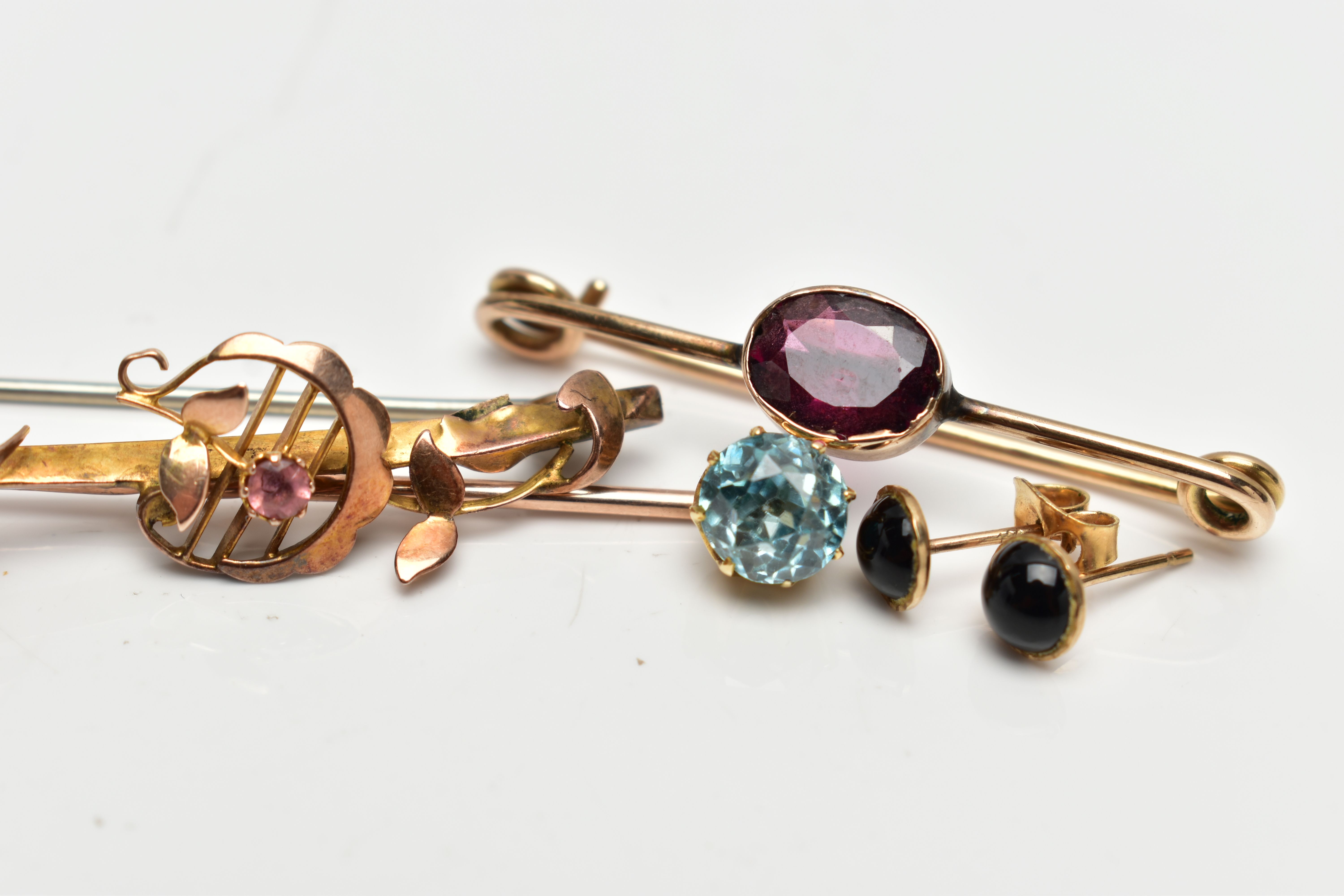 TWO BAR BROOCHES, A STICK PIN AND A PAIR OF STUD EARRINGS, to include an oval cut garnet bar brooch, - Image 2 of 4