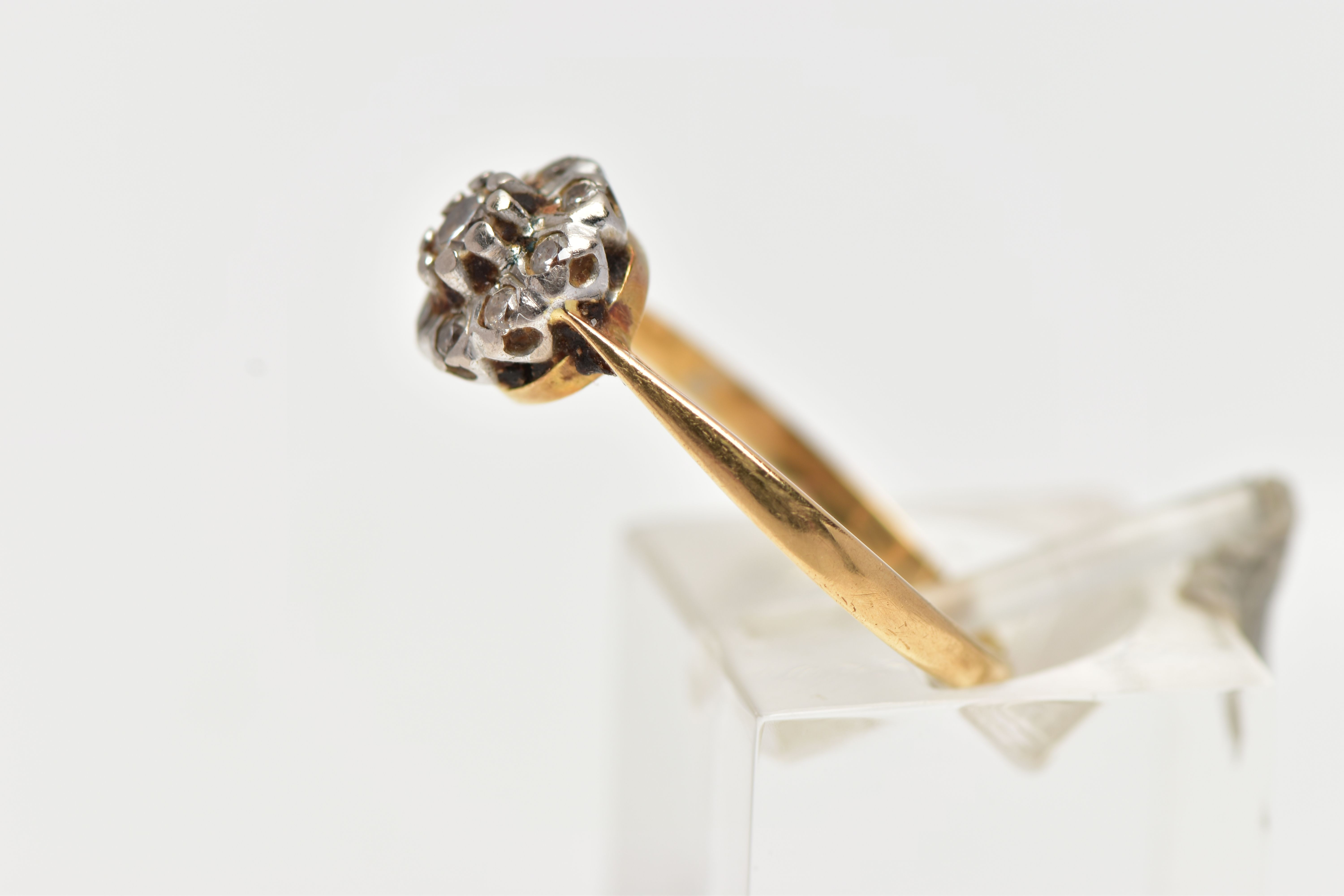 A YELLOW METAL DIAMOND FLOWER RING, set with nine round brilliant cut diamonds, estimated total - Image 2 of 4