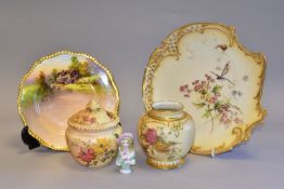 FOUR PIECES OF ROYAL WORCESTER PORCELAIN, comprising a blush ivory plate model no 1426, having an