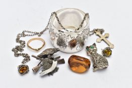 AN ASSORTMENT OF SILVER AND WHITE METAL, to include a gold plated silver wishbone ring, hallmarked