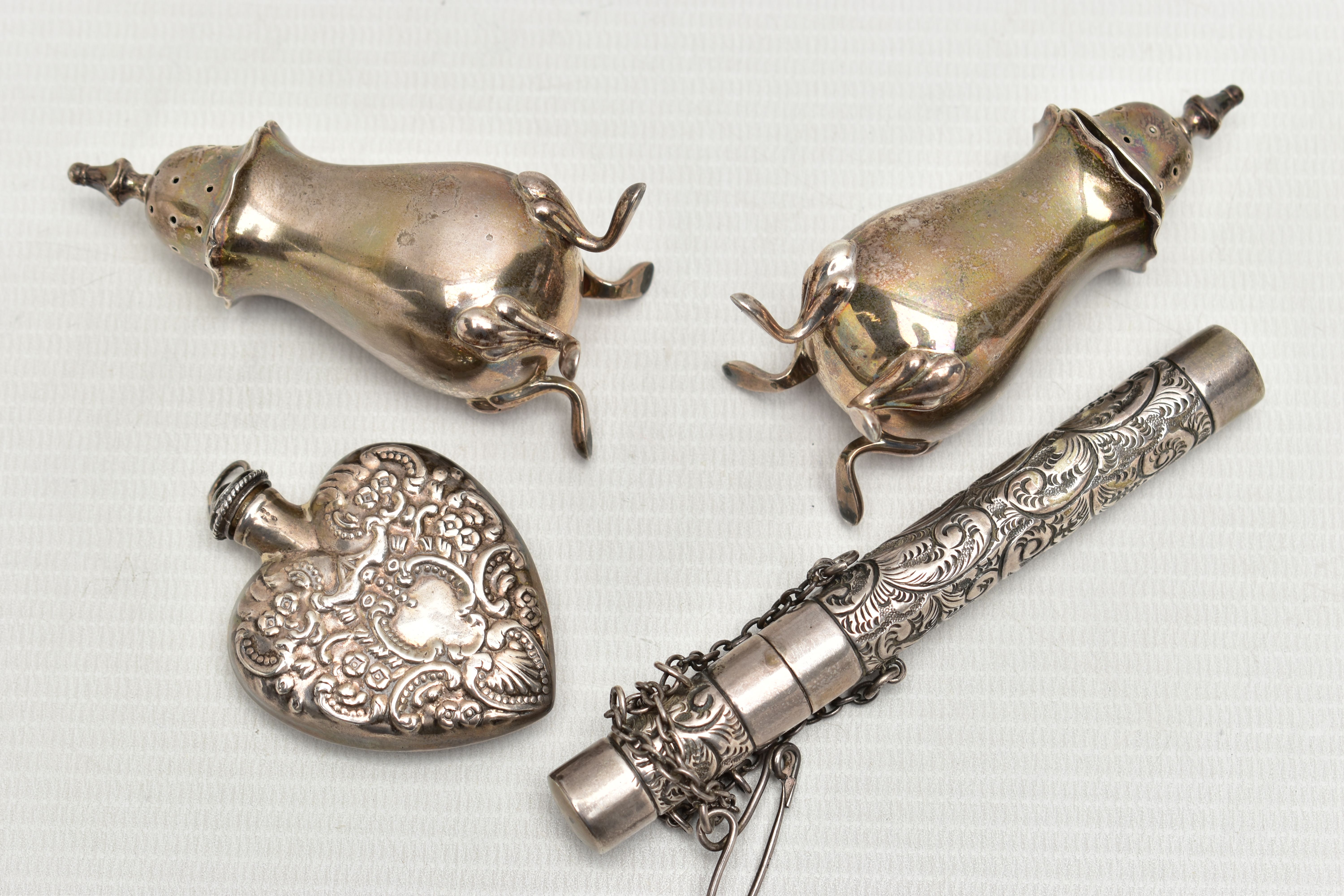 AN EARLY 20TH CENTURY SILVER CHATALIANE THERMOMETER CASE AND OTHER ITEMS, decorated with a scrolling - Image 4 of 4