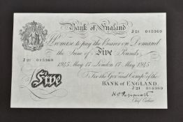 A BANK OF ENGLAND FIVE POUDS BANKNOTE LONDON MAY 17th 1945 Peppiatt nice clean center fold