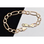 A 9CT GOLD FLAT CURB LINK BRACELET, figaro style, fitted with a lobster clasp, stamped 375, length