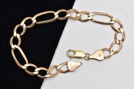 A 9CT GOLD FLAT CURB LINK BRACELET, figaro style, fitted with a lobster clasp, stamped 375, length