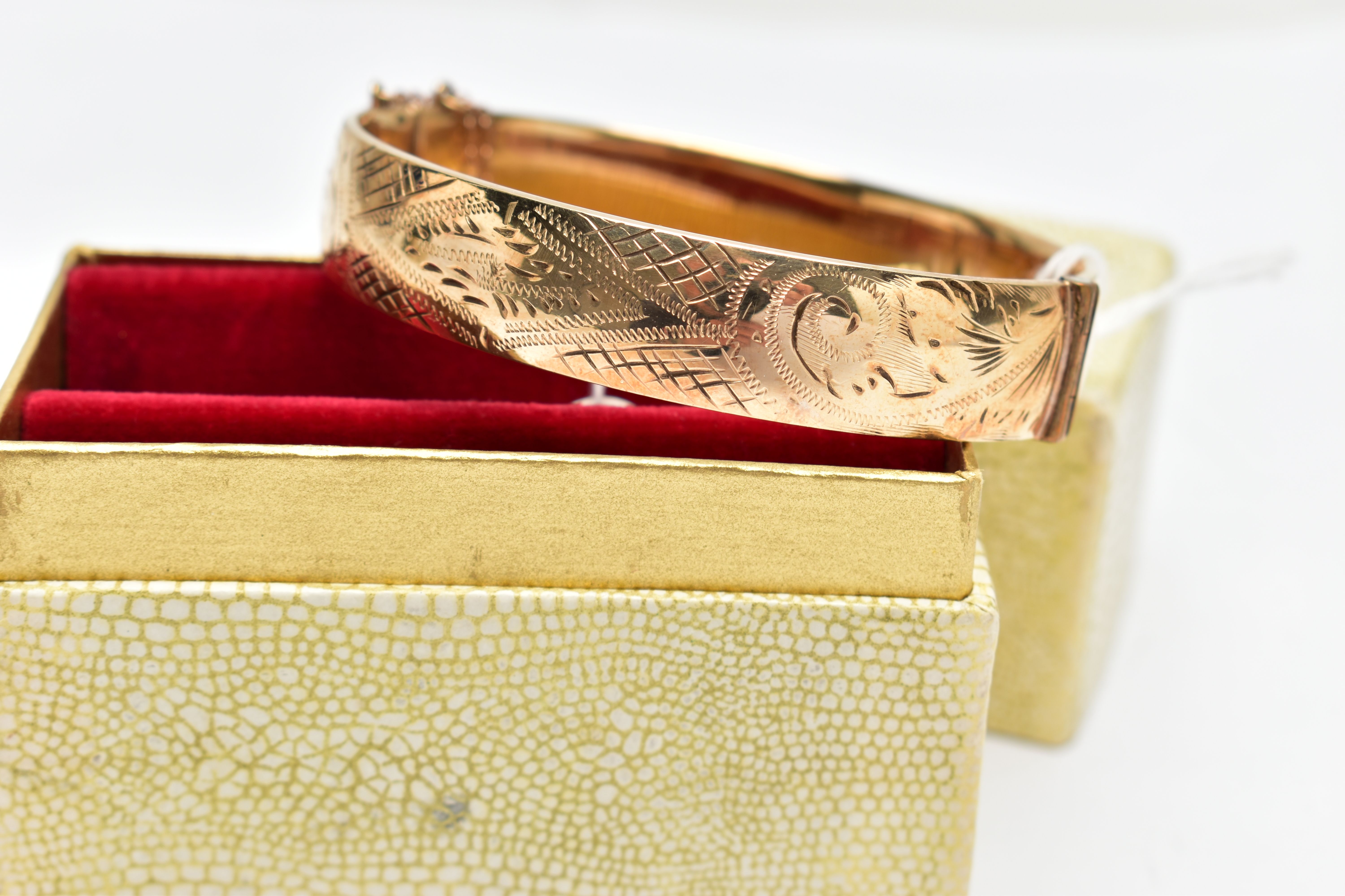 A YELLOW METAL HINGED BANGLE, engraved pattern to the top half of the bangle, fitted with an - Image 3 of 3