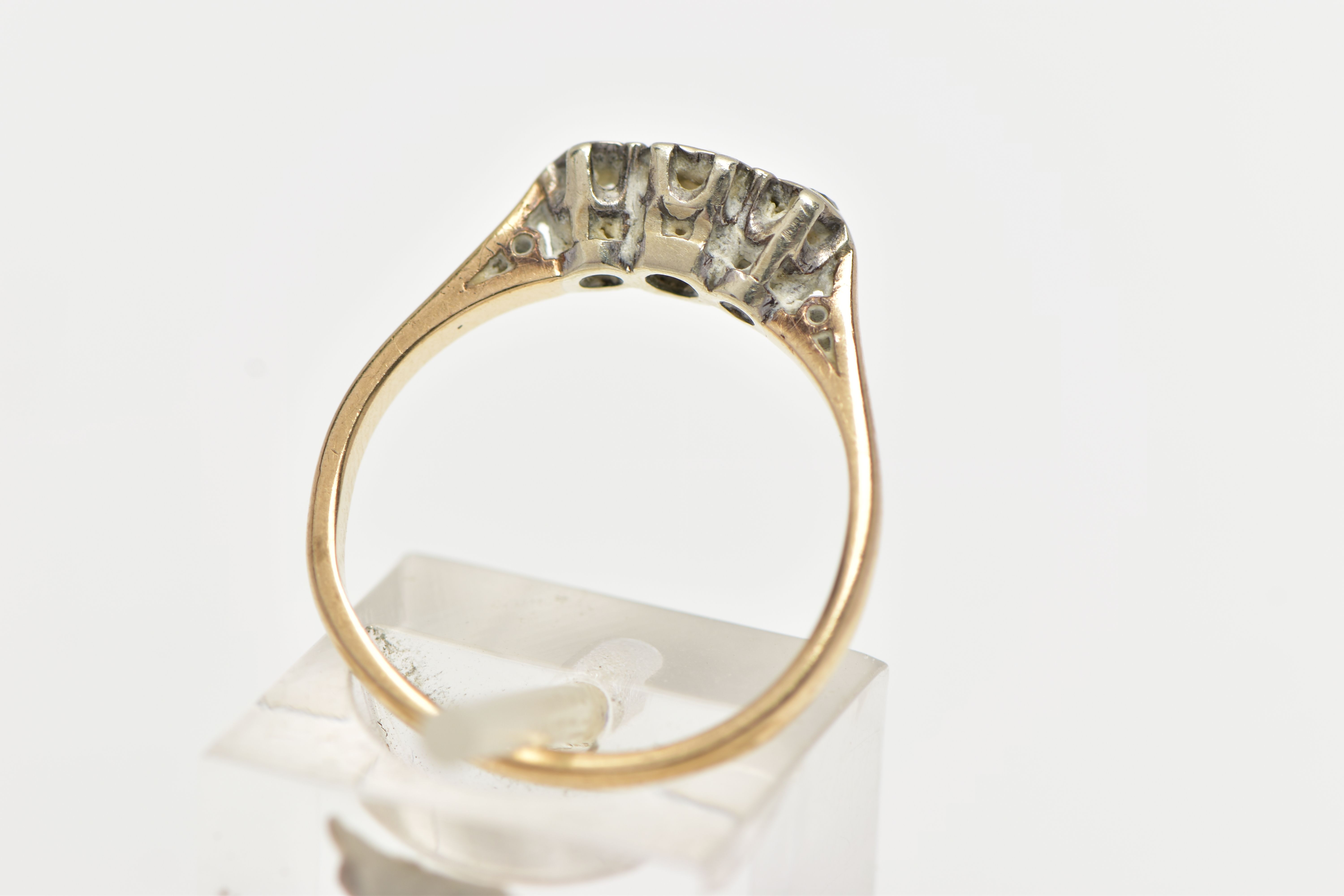 A 9CT GOLD THREE STONE DIAMOND RING, three round brilliant cut diamonds prong set in white metal - Image 3 of 4