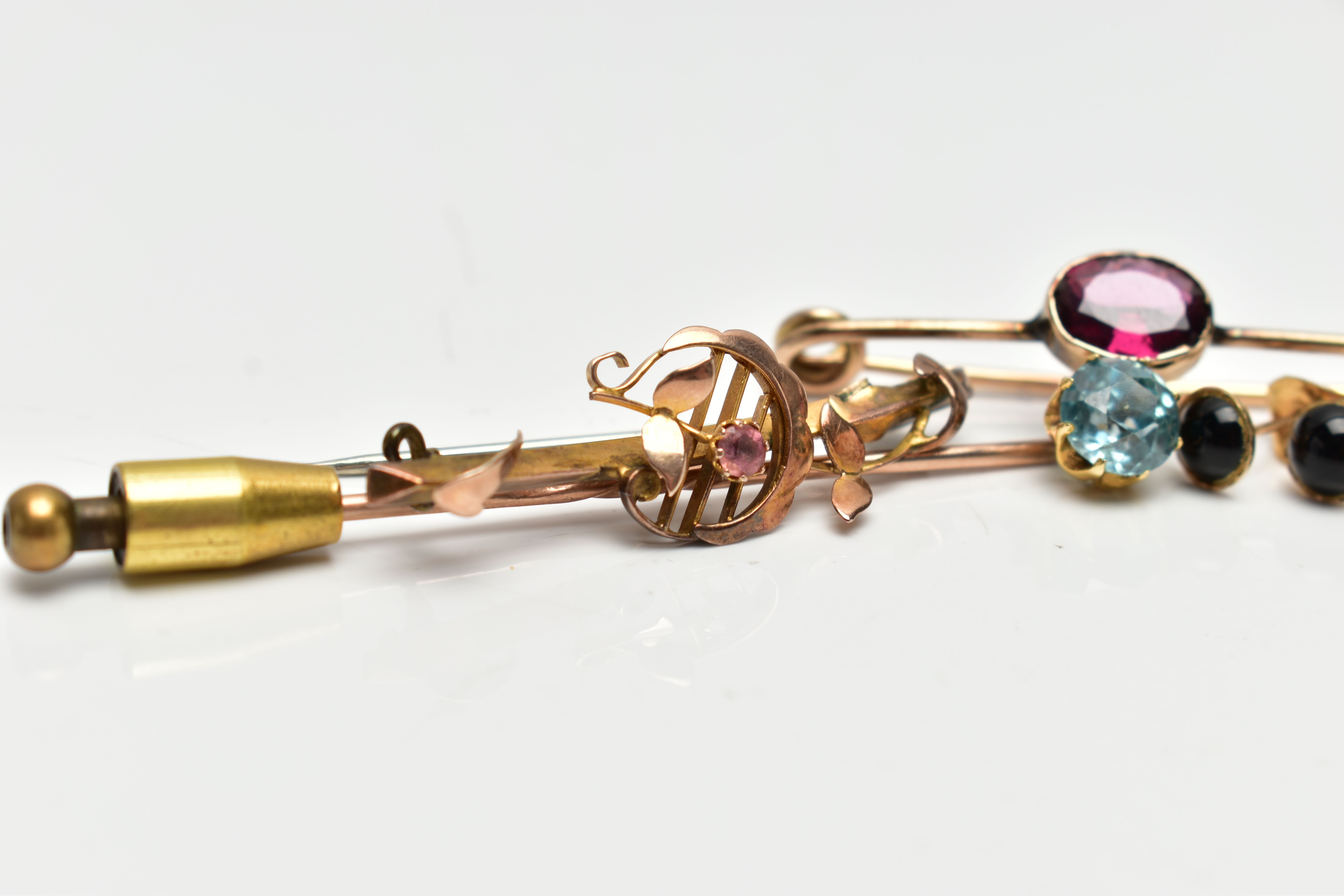 TWO BAR BROOCHES, A STICK PIN AND A PAIR OF STUD EARRINGS, to include an oval cut garnet bar brooch, - Image 3 of 4