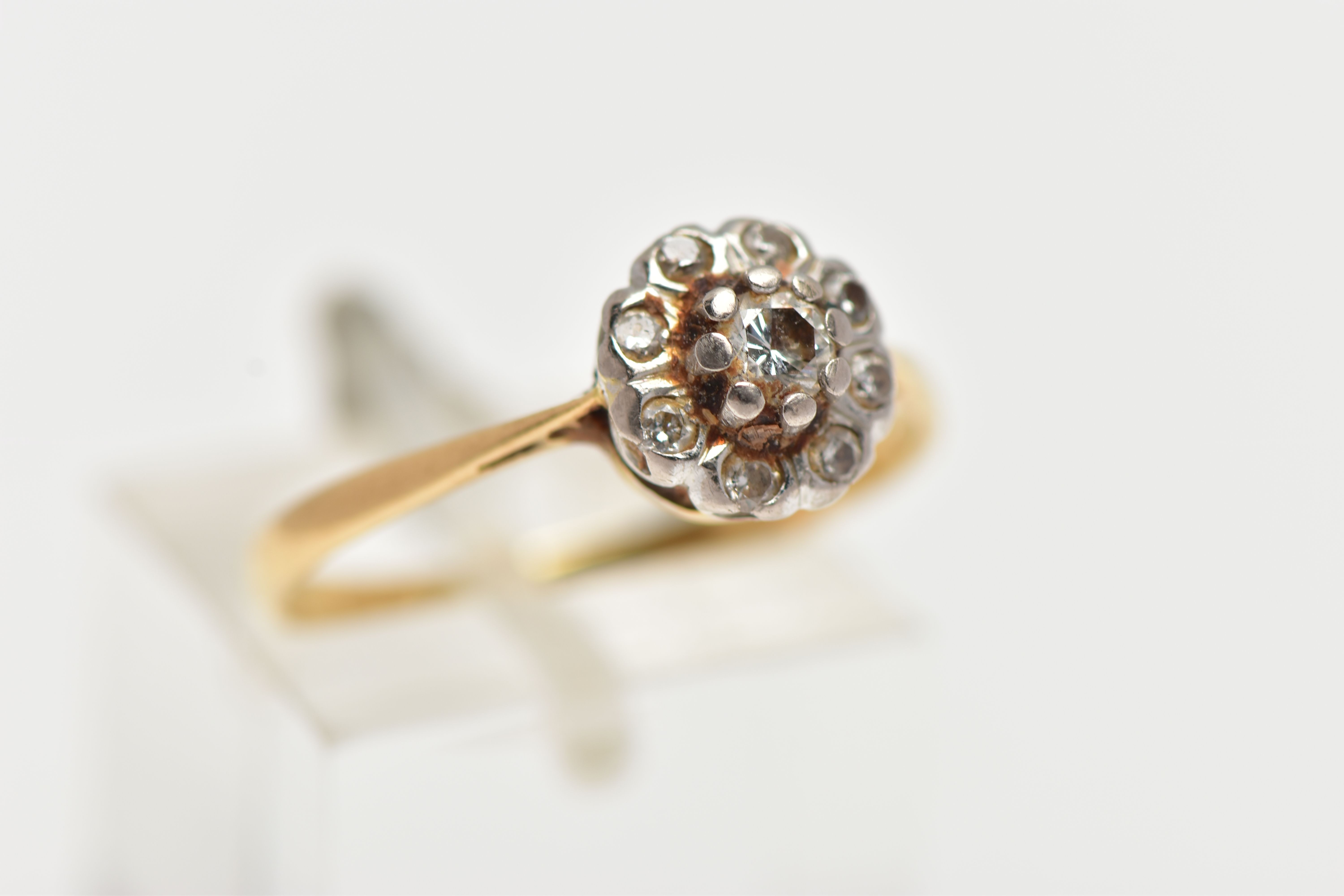A YELLOW METAL DIAMOND FLOWER RING, set with nine round brilliant cut diamonds, estimated total - Image 4 of 4