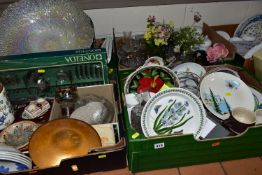 FIVE BOXES OF CERAMICS AND KITCHENWARES, to include a Portmeirion 'Botanic Garden' pattern plate,